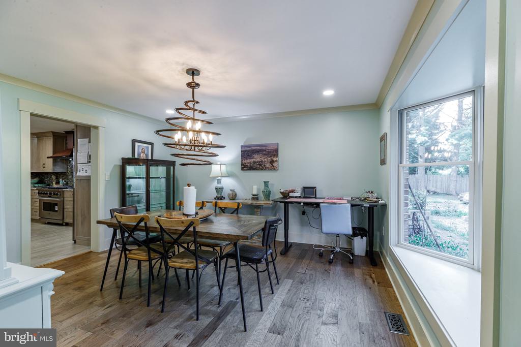 1135 ROMSEY DRIVE
