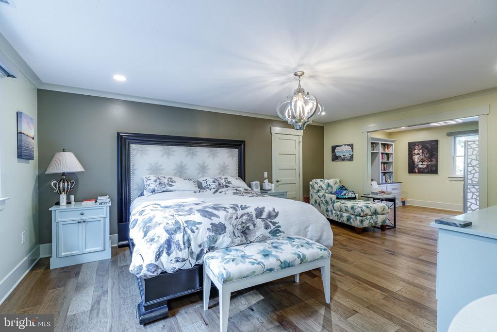 1135 ROMSEY DRIVE