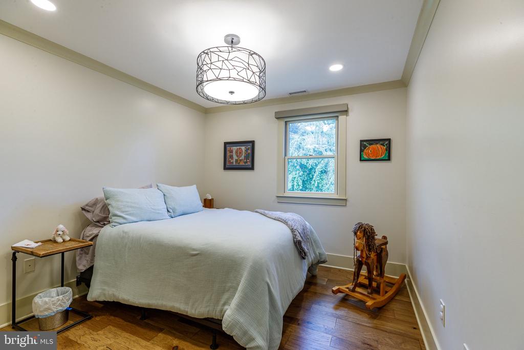 1135 ROMSEY DRIVE