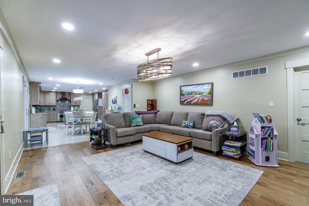 1135 ROMSEY DRIVE