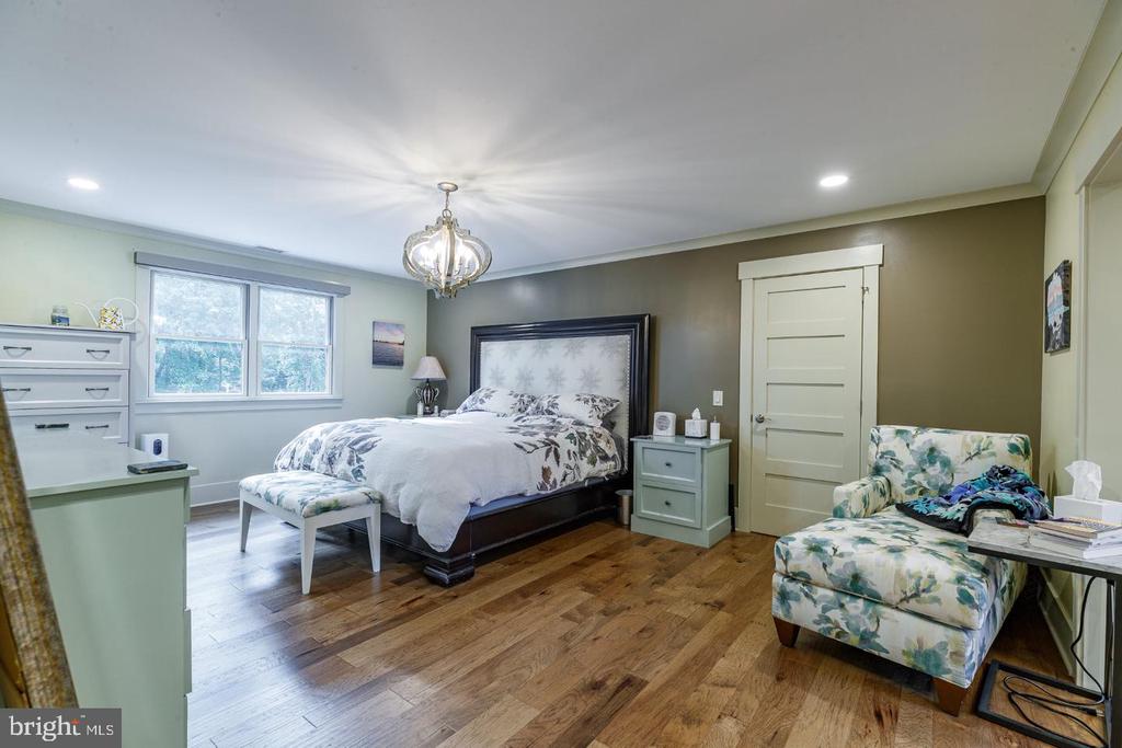 1135 ROMSEY DRIVE