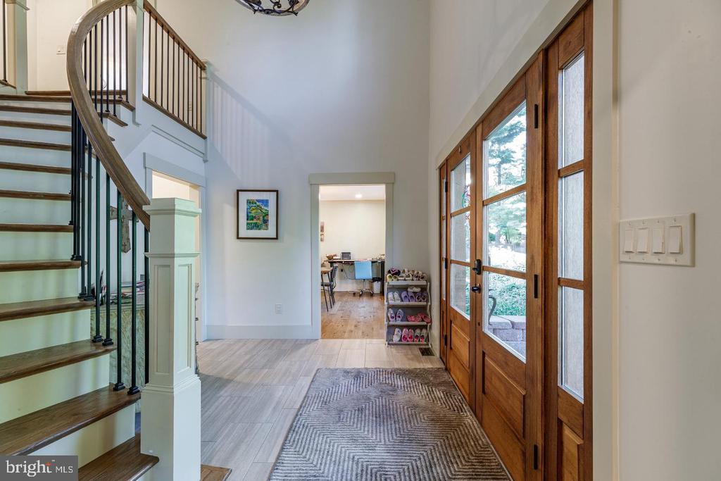 1135 ROMSEY DRIVE