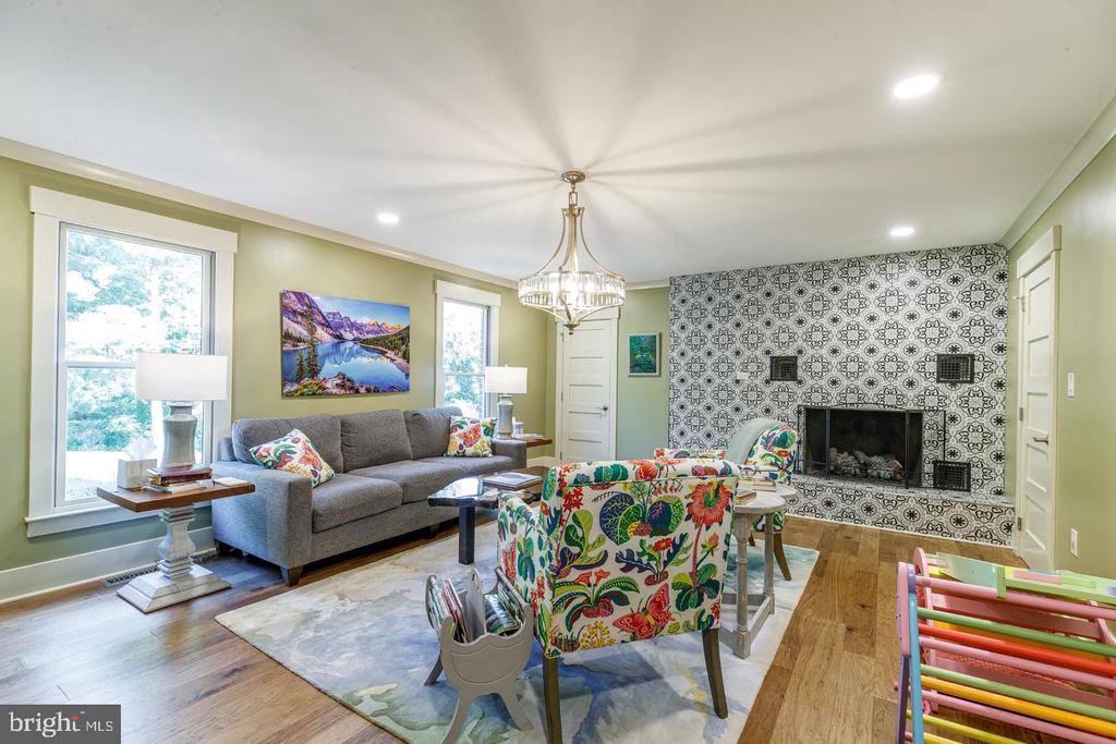 1135 ROMSEY DRIVE