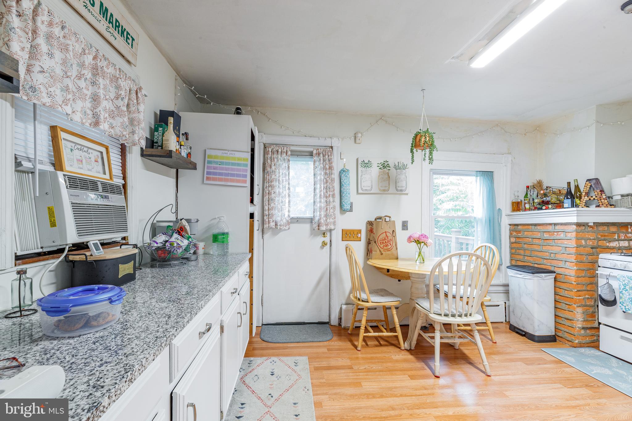 563 LEVERINGTON AVENUE