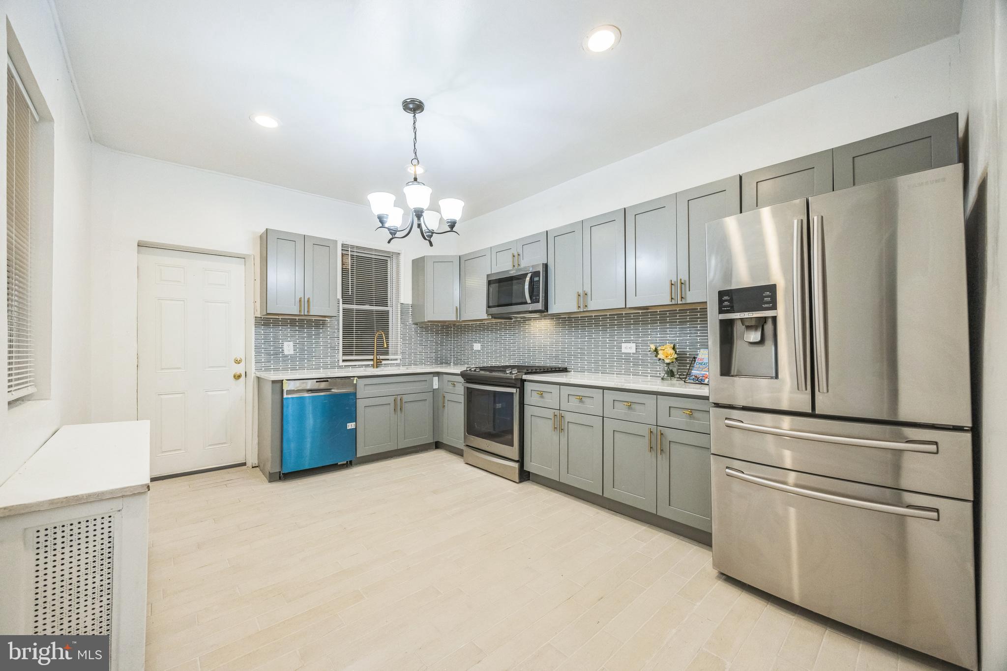 932 W Fisher Ave
