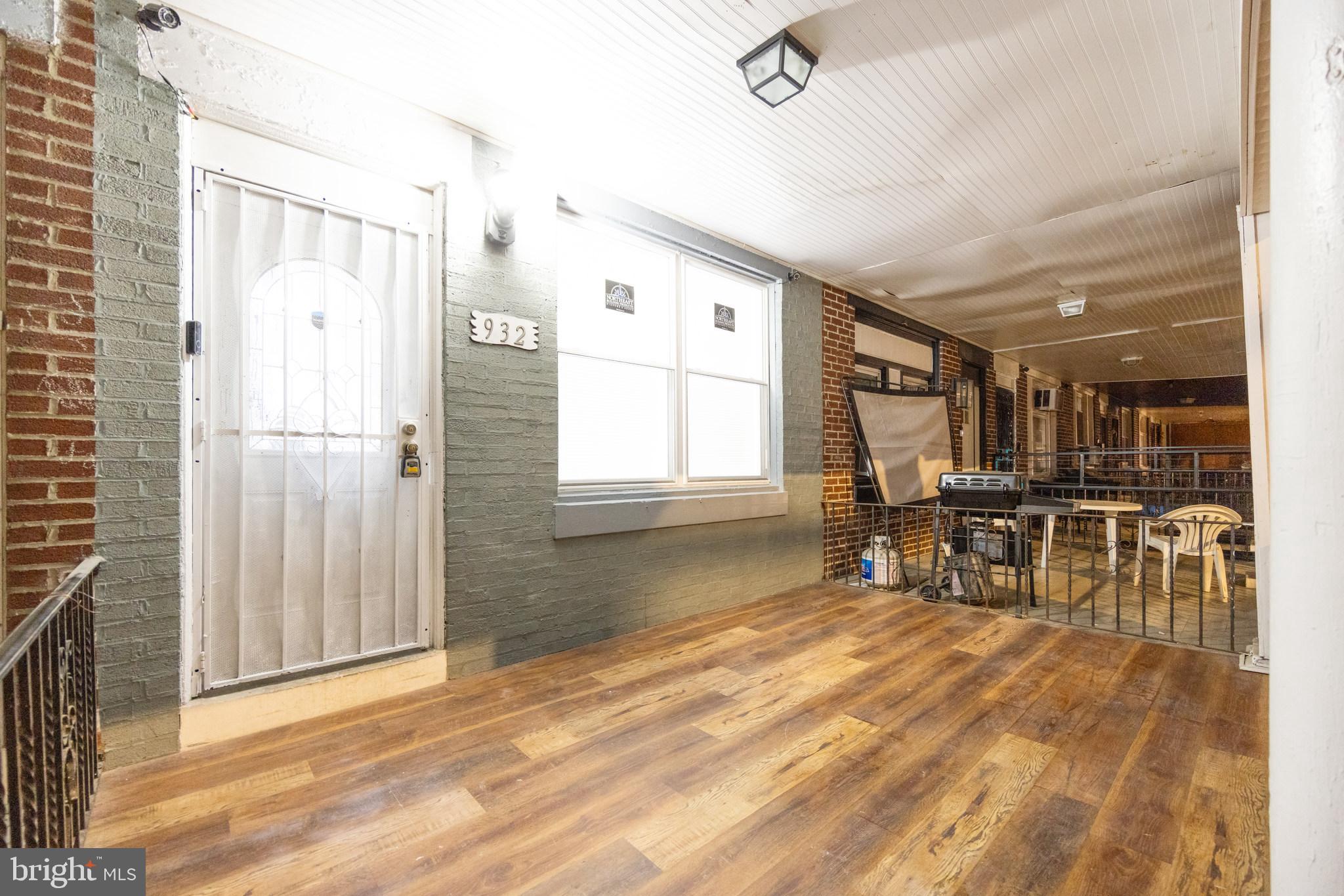 932 W Fisher Ave