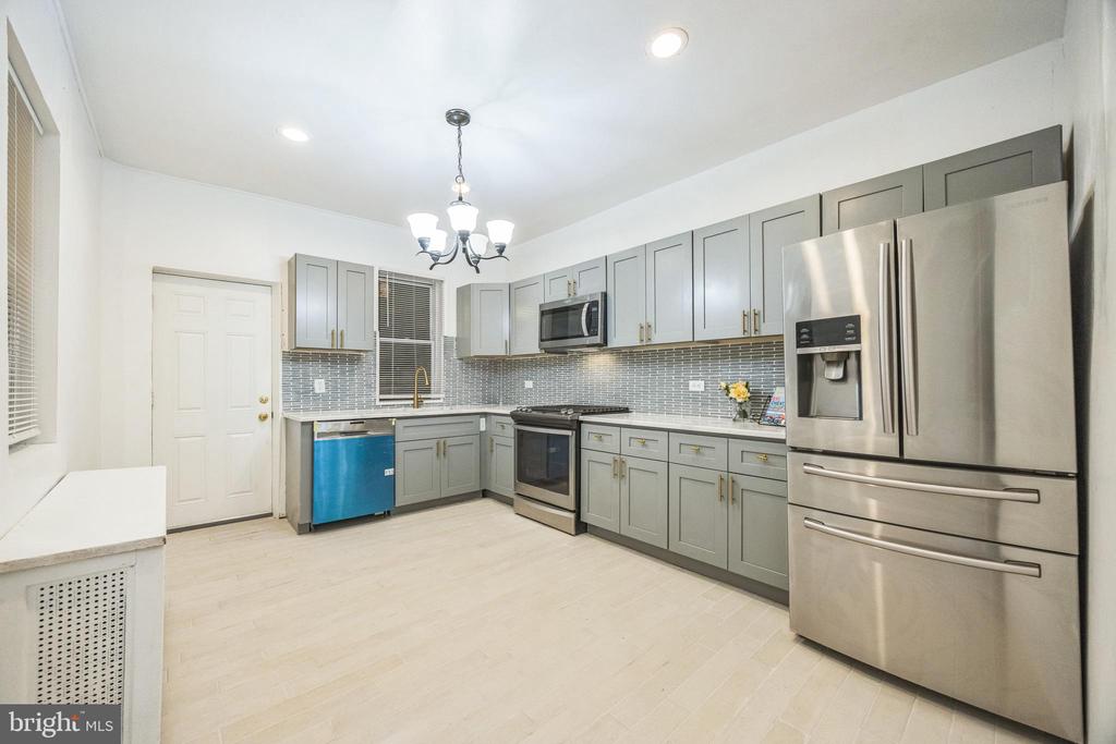 932 W Fisher Ave