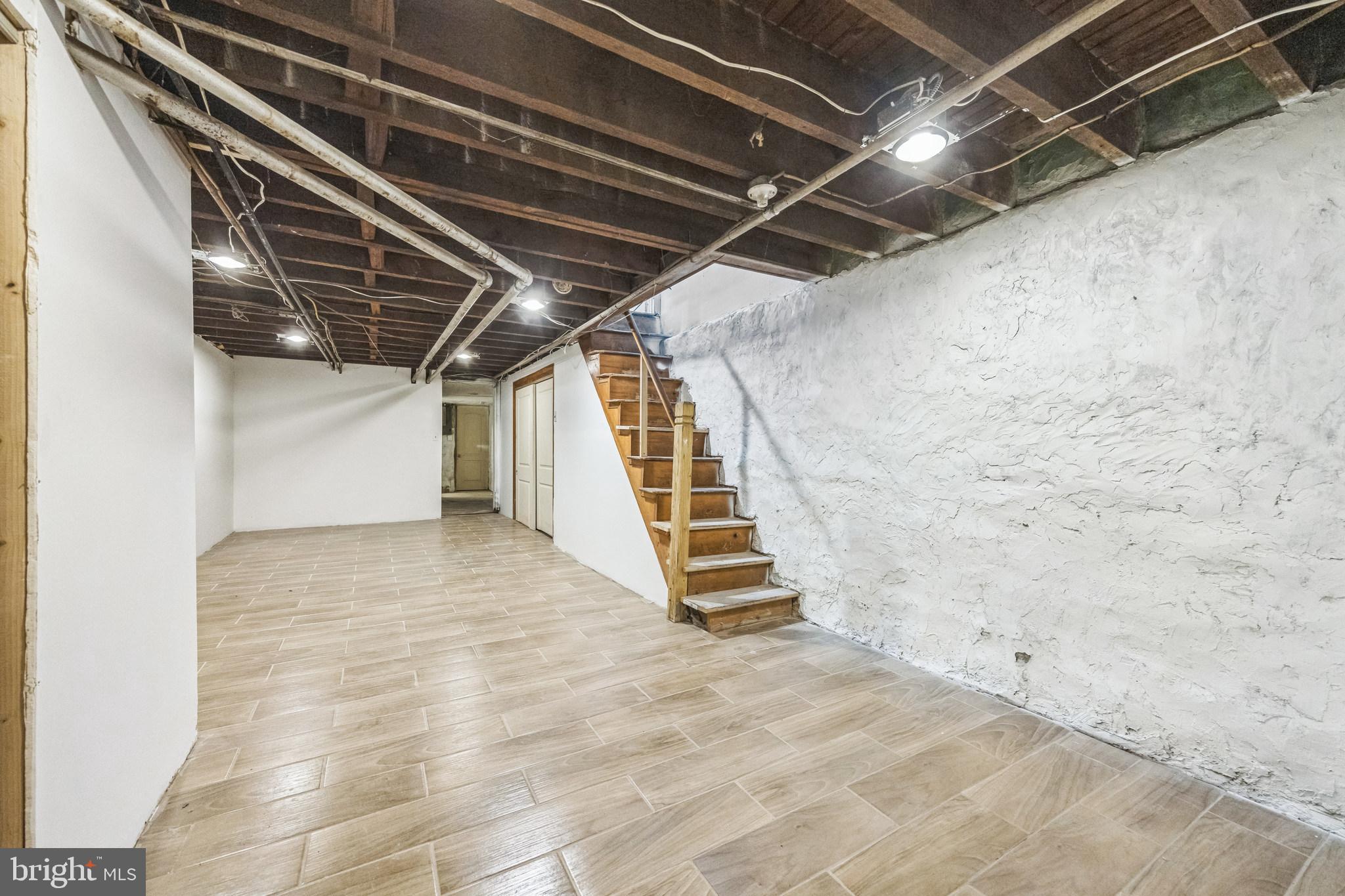 932 W Fisher Ave