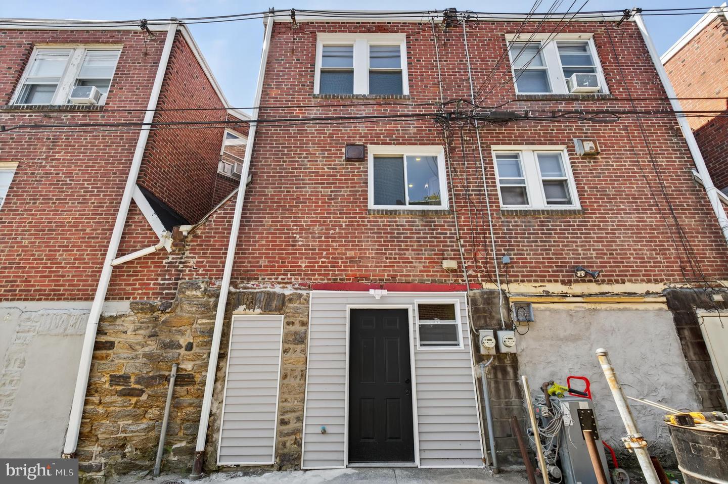 1933 Penfield St