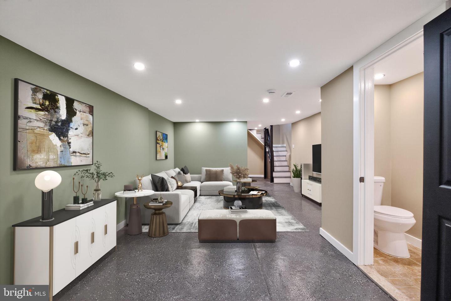 1933 Penfield St