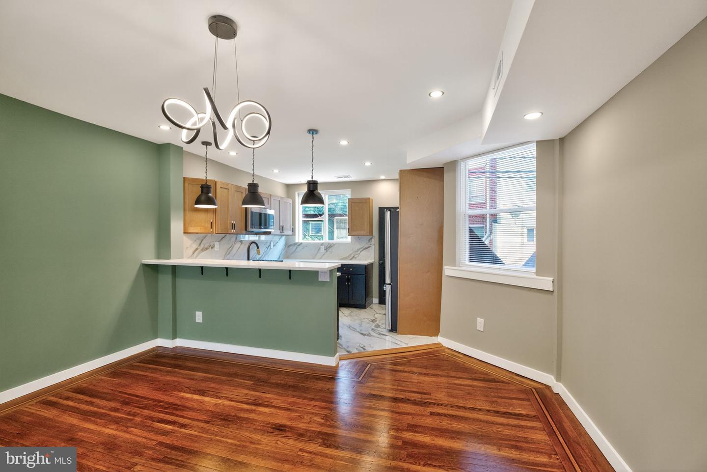 1933 Penfield St