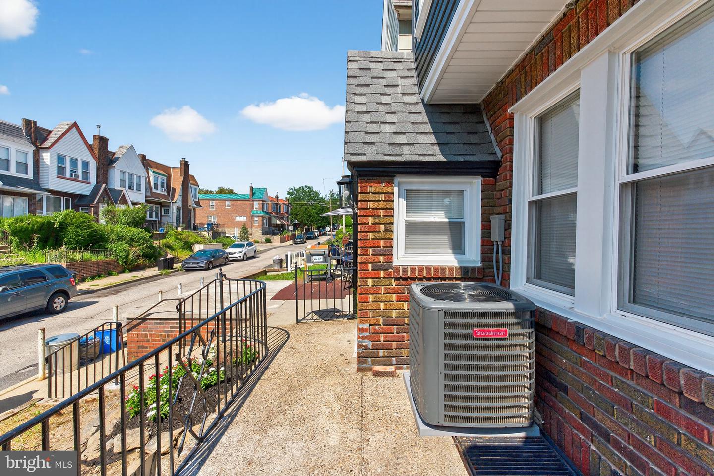 1933 Penfield St
