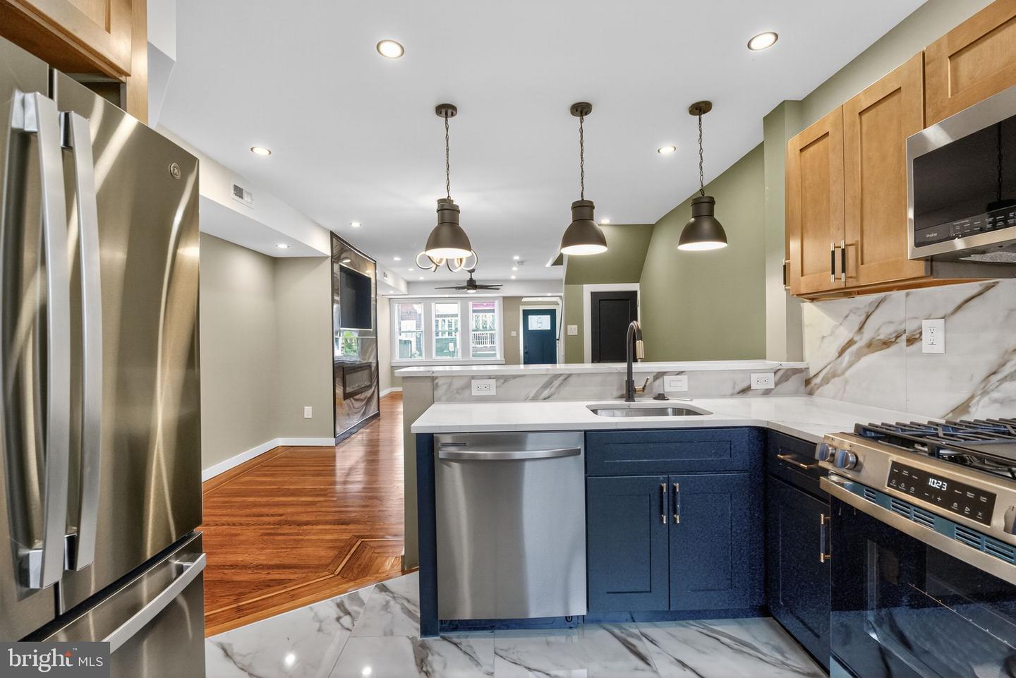 1933 Penfield St