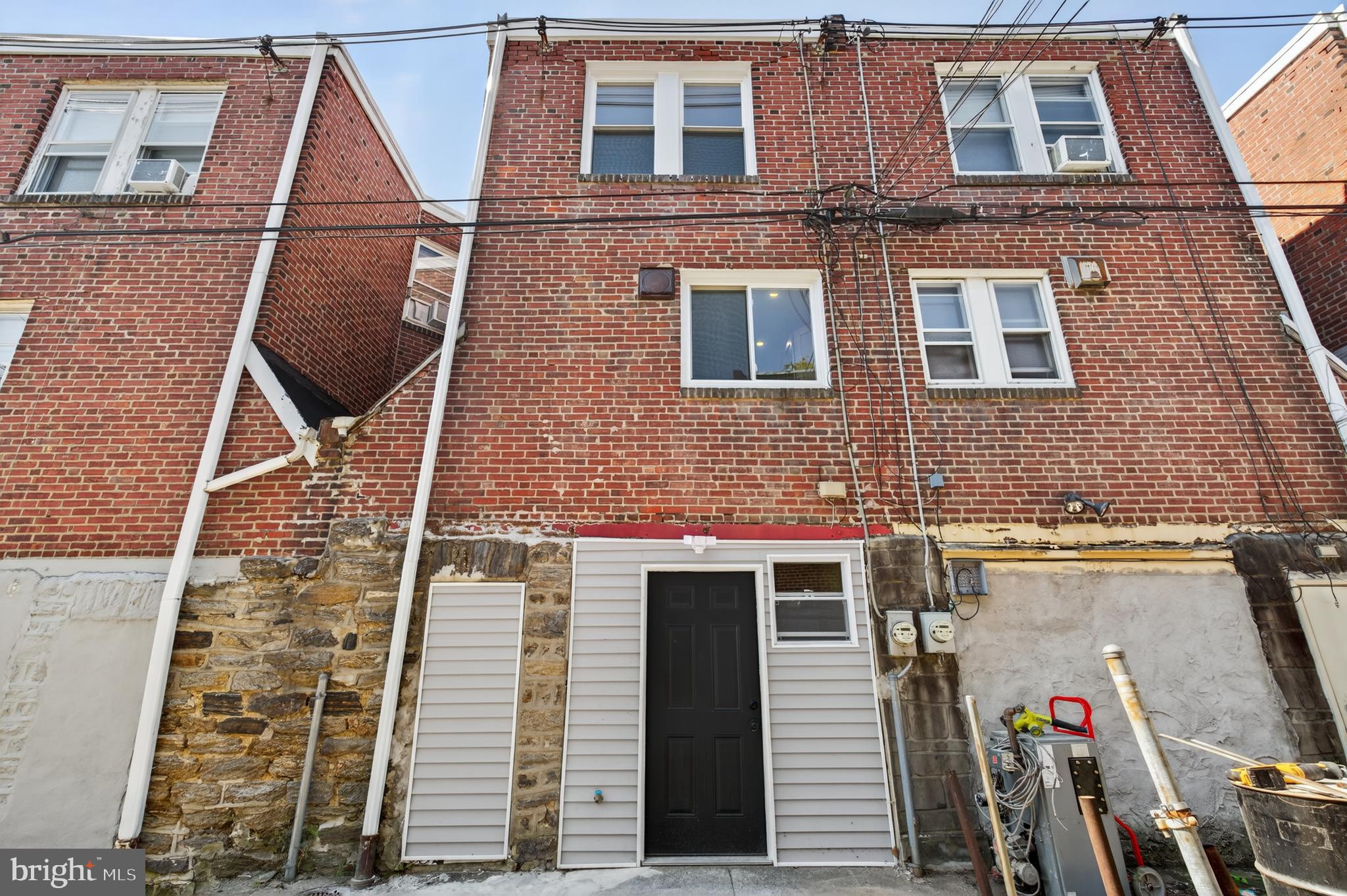 1933 Penfield St