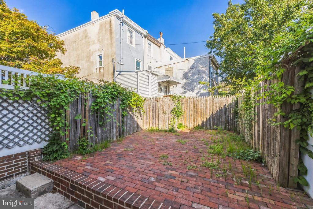 175 DUPONT ST