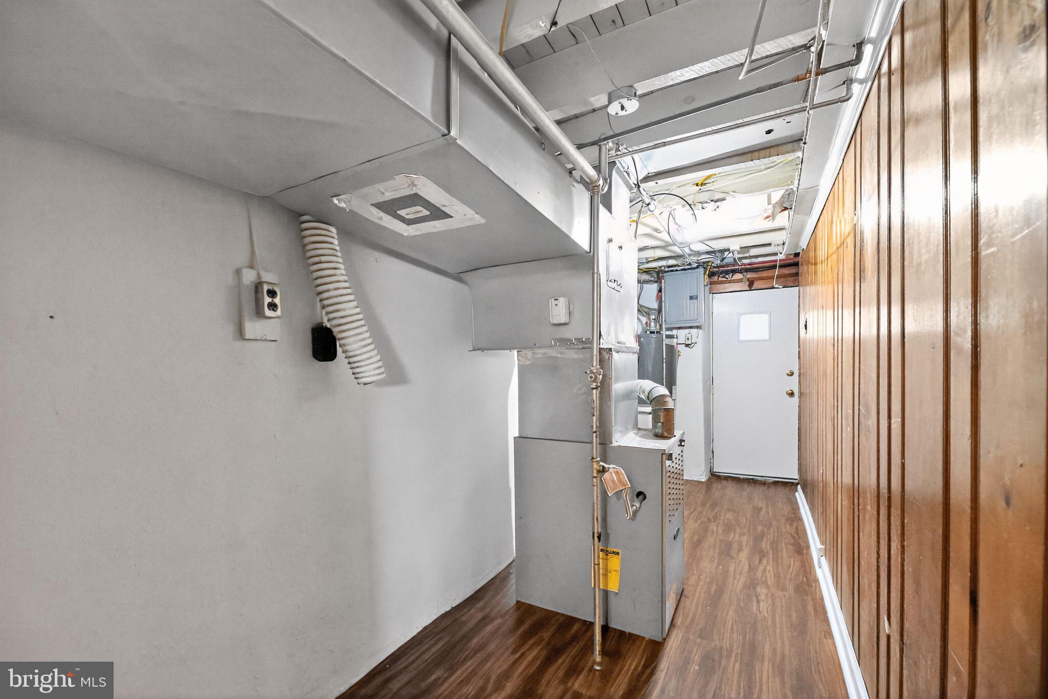 6126 HASBROOK AVENUE