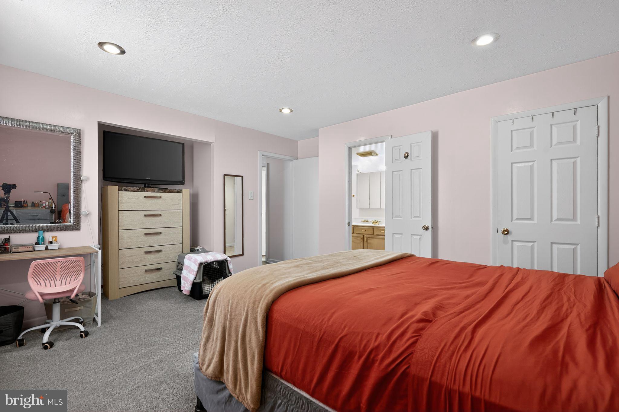 4000 GYPSY LANE 527E2