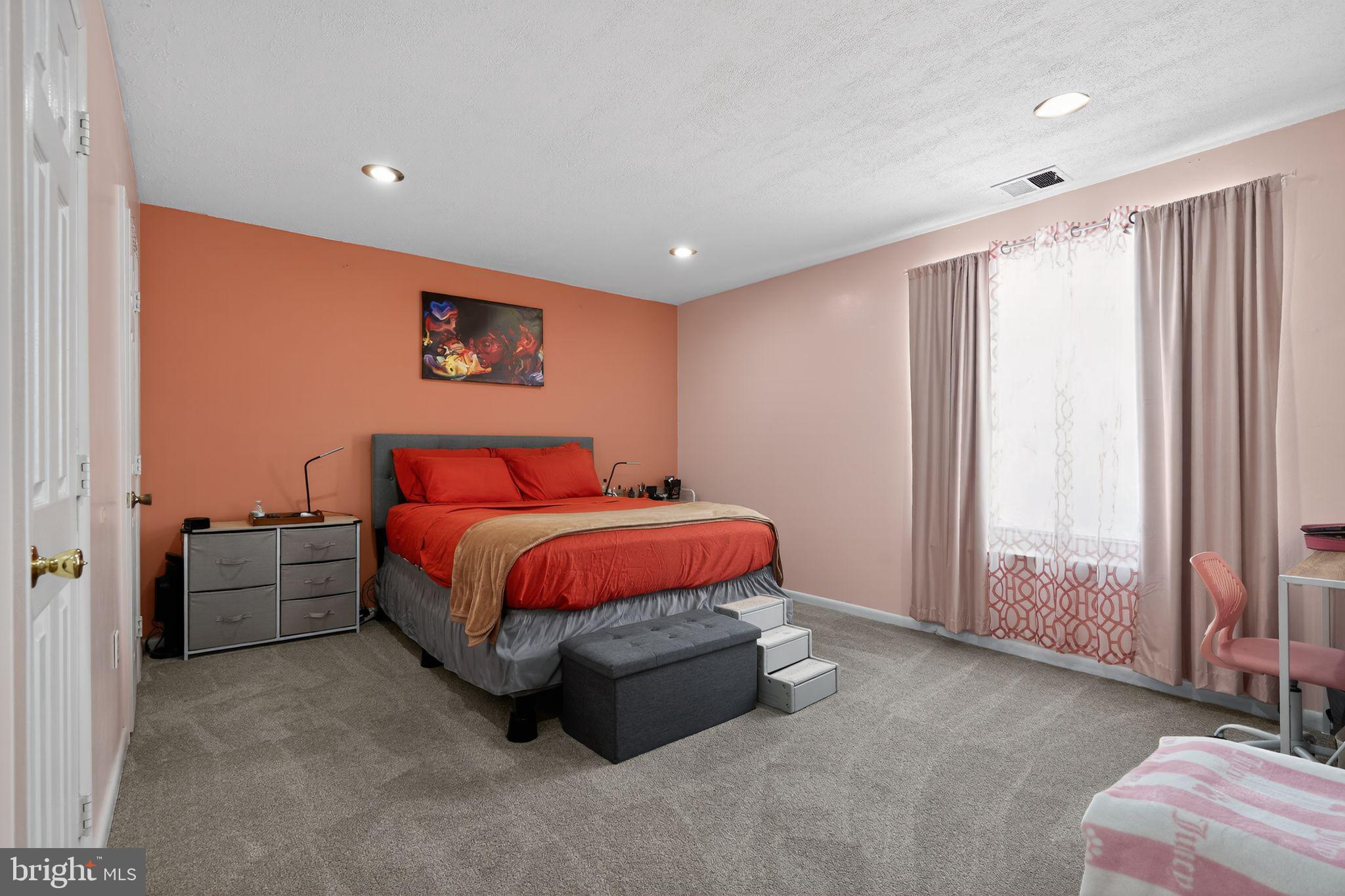 4000 GYPSY LANE 527E2