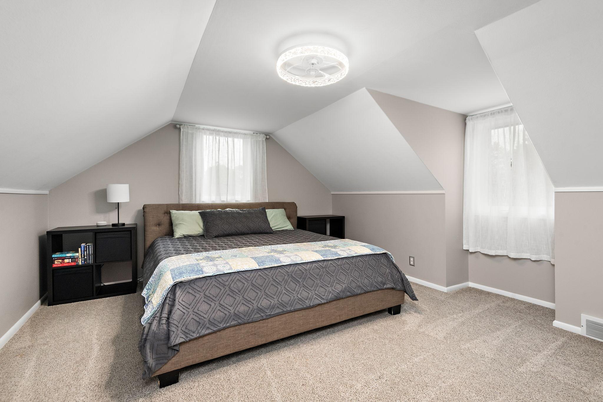 121 2nd Street NE