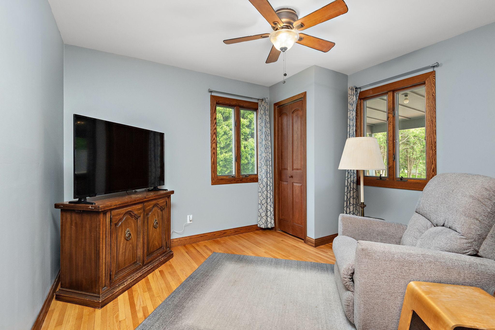 121 2nd Street NE