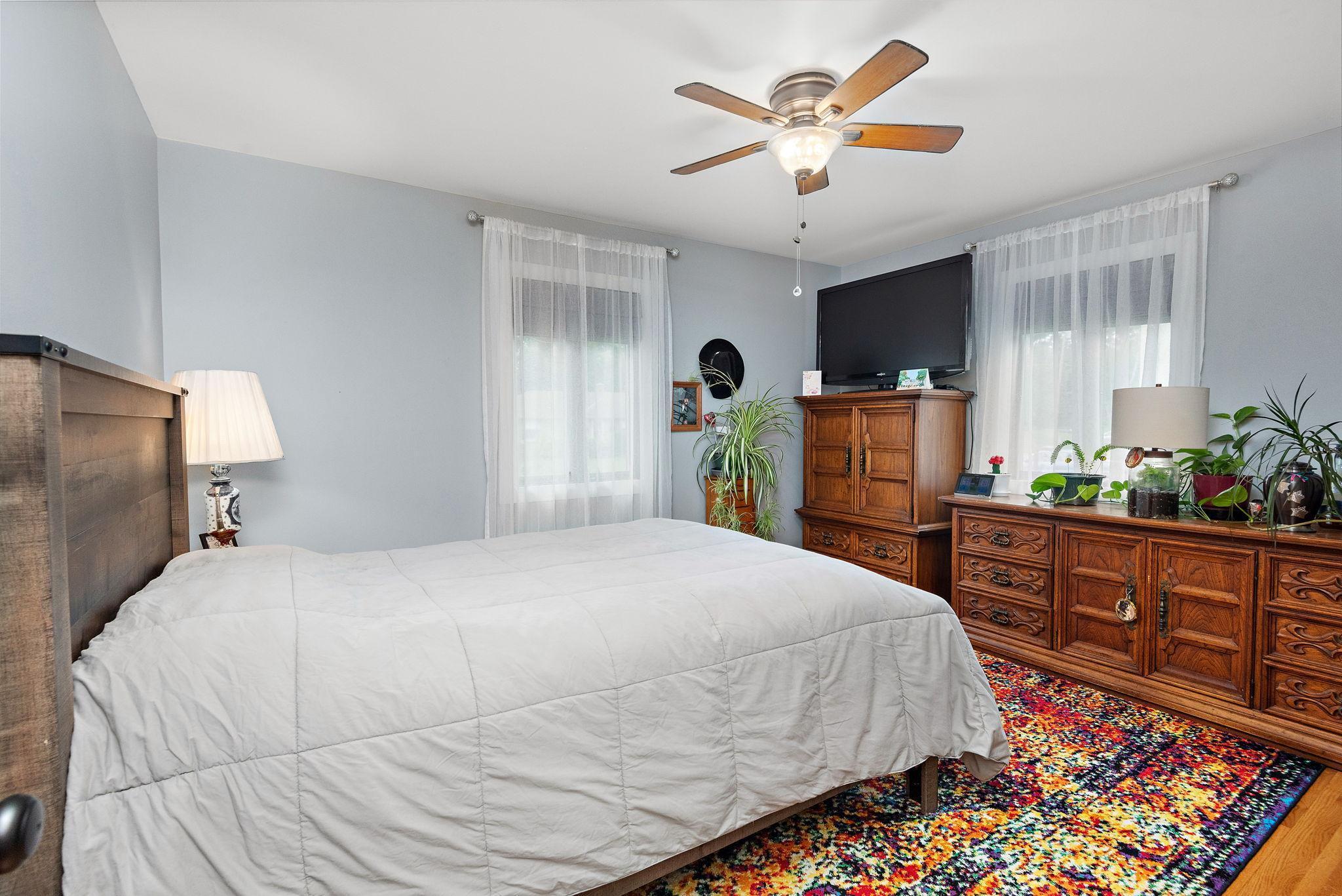 121 2nd Street NE
