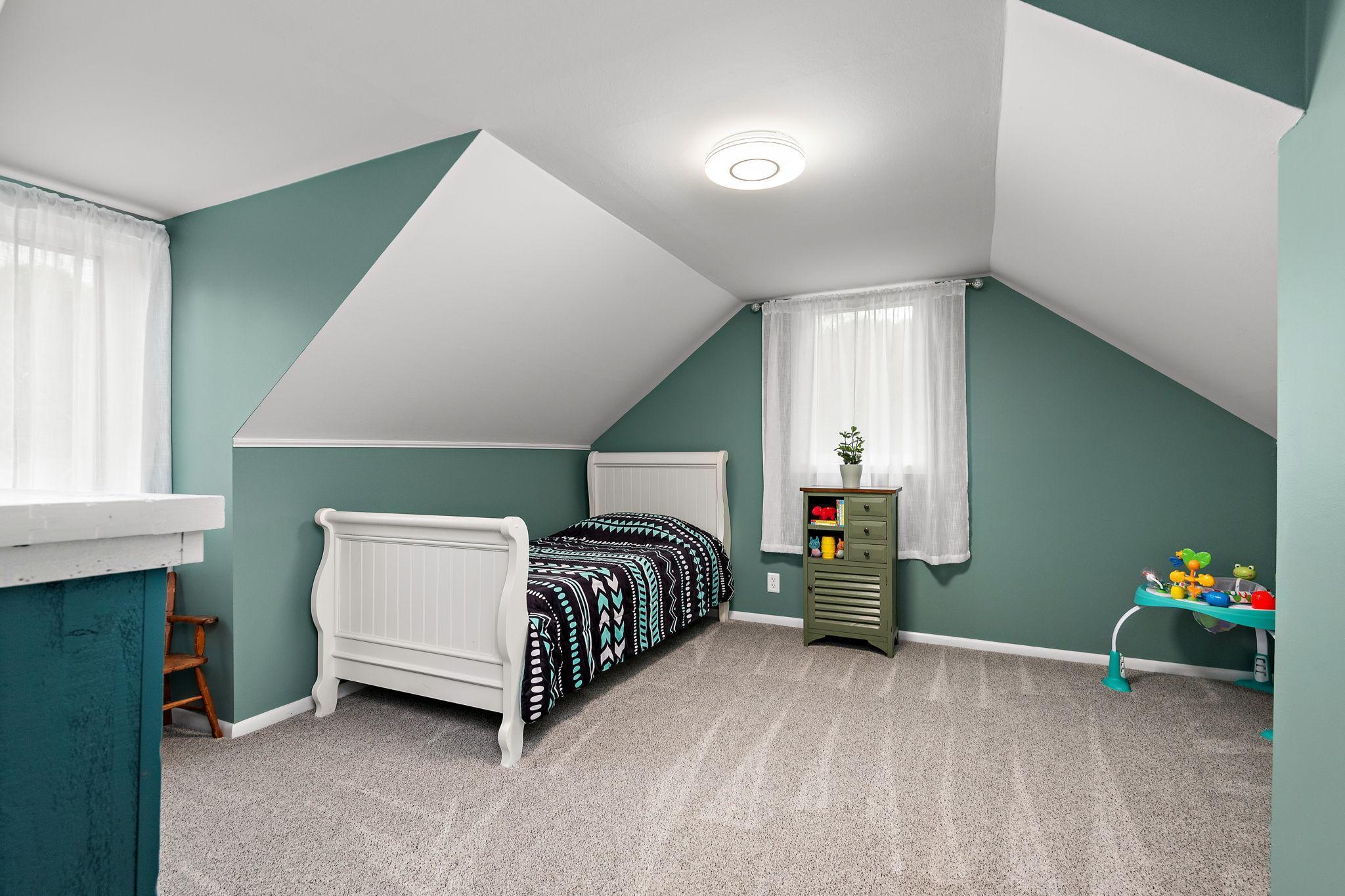 121 2nd Street NE