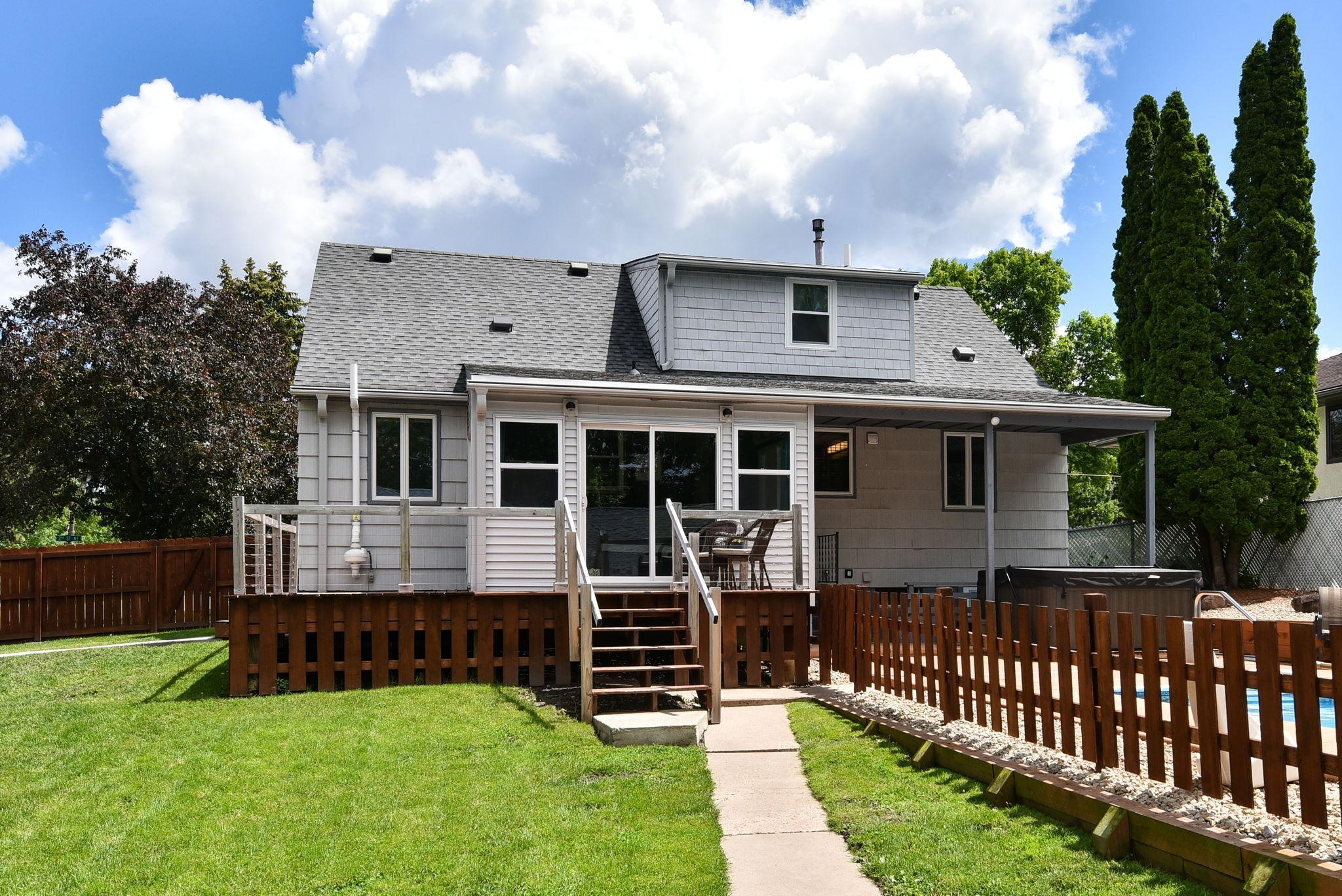 121 2nd Street NE