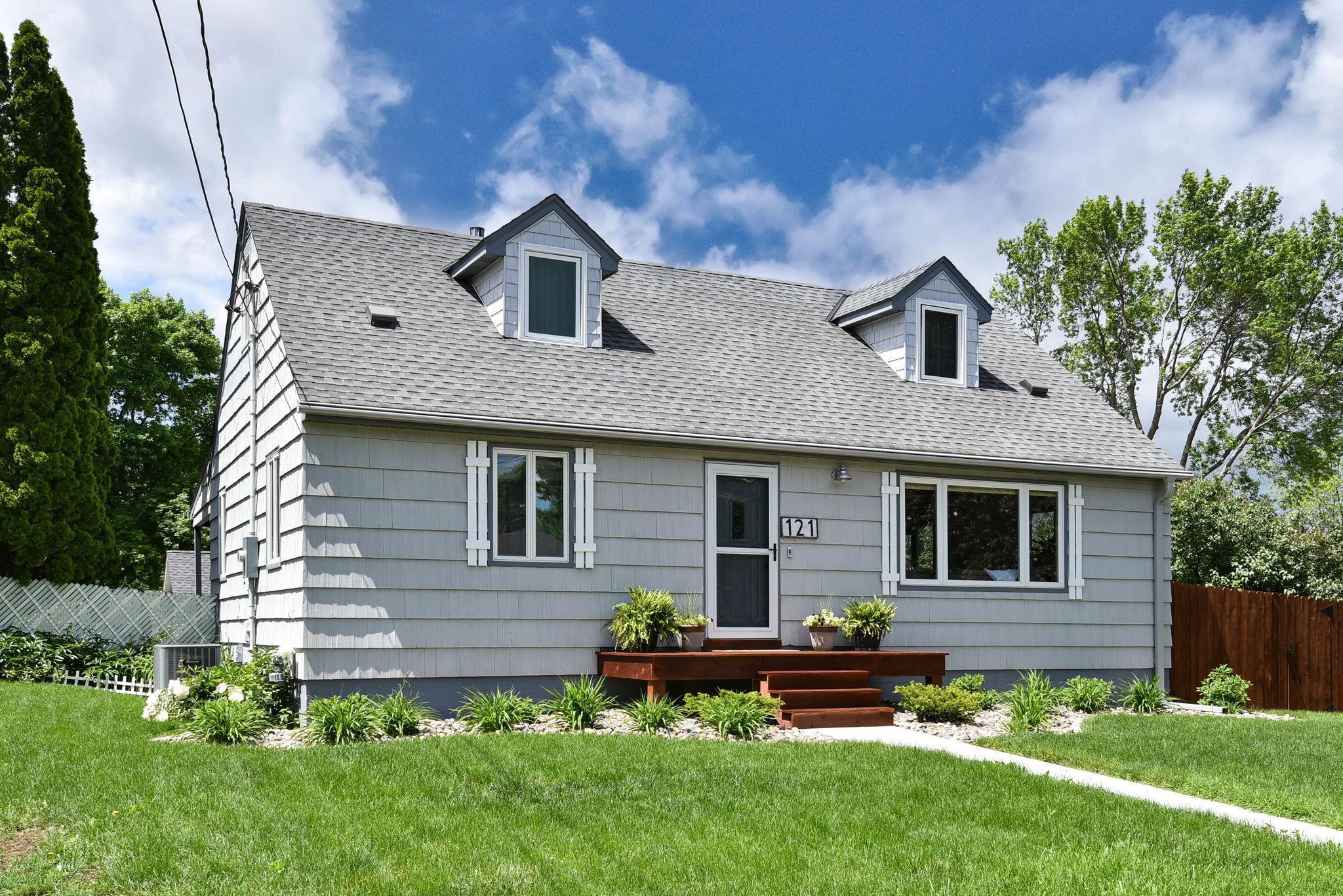 121 2nd Street NE