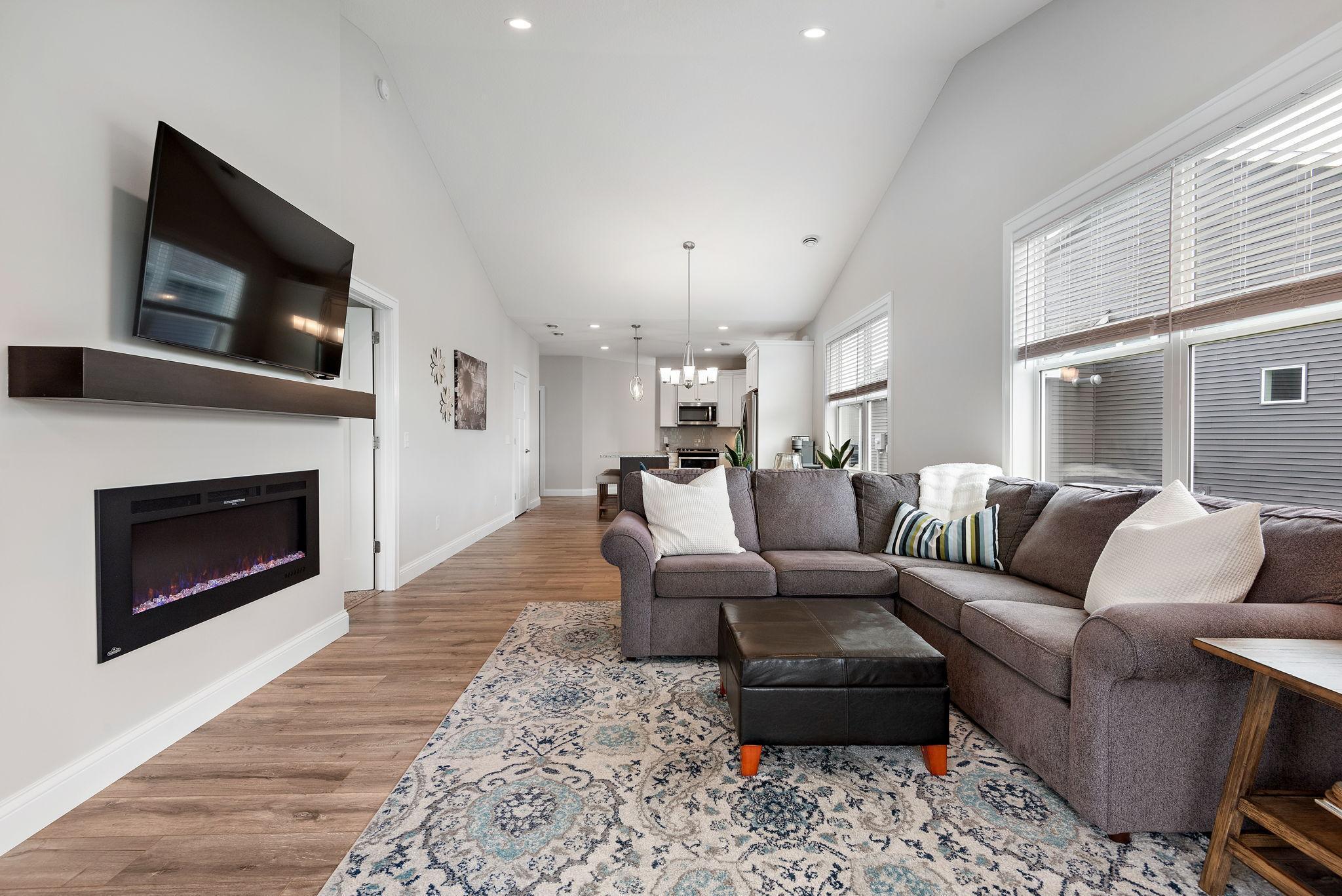 464 Laura Lane SE