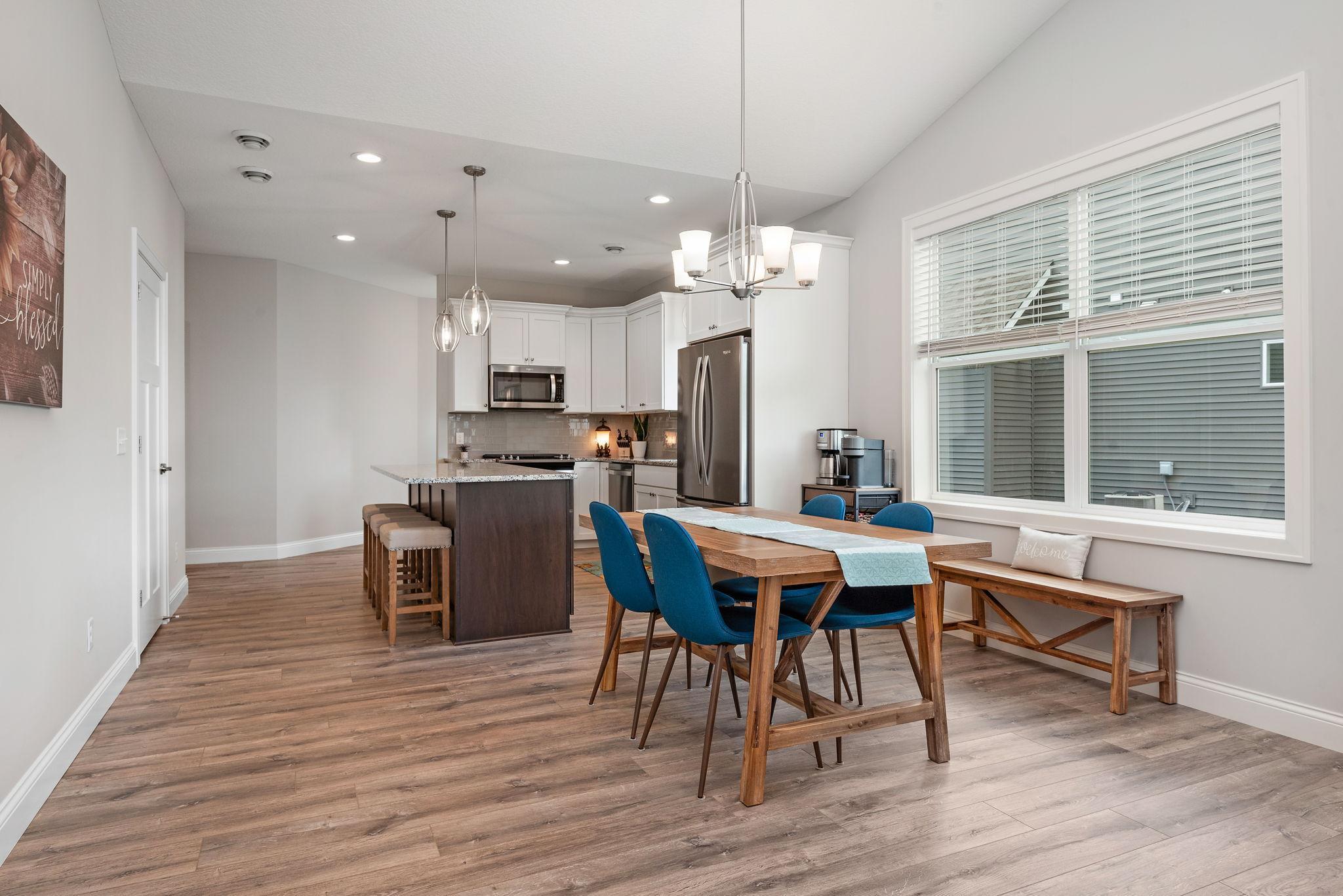 464 Laura Lane SE