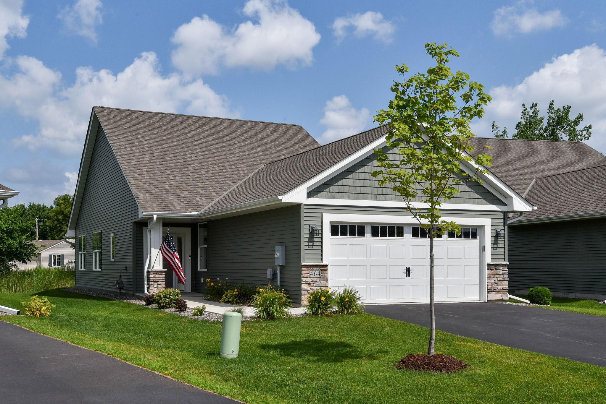 464 Laura Lane SE