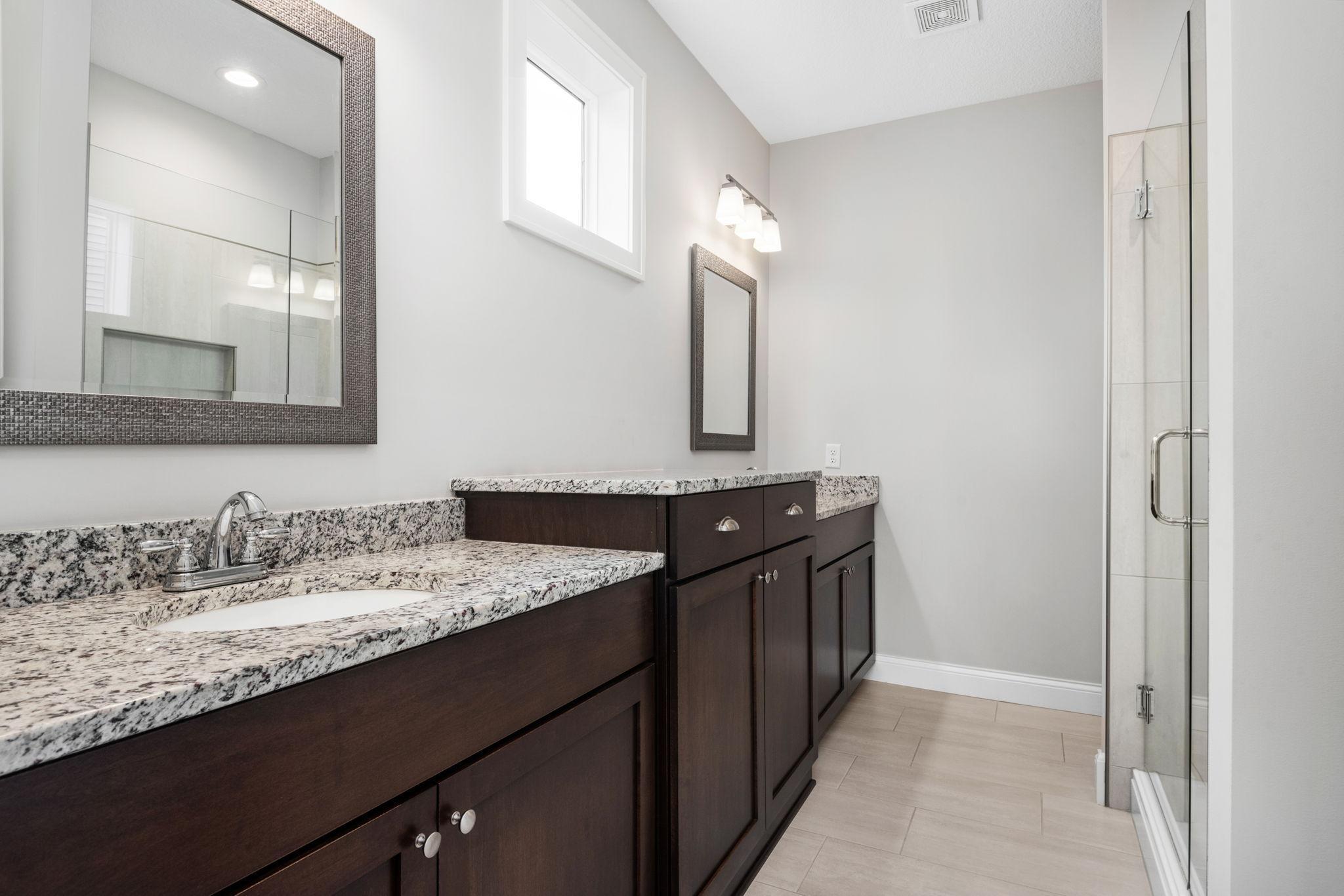 464 Laura Lane SE