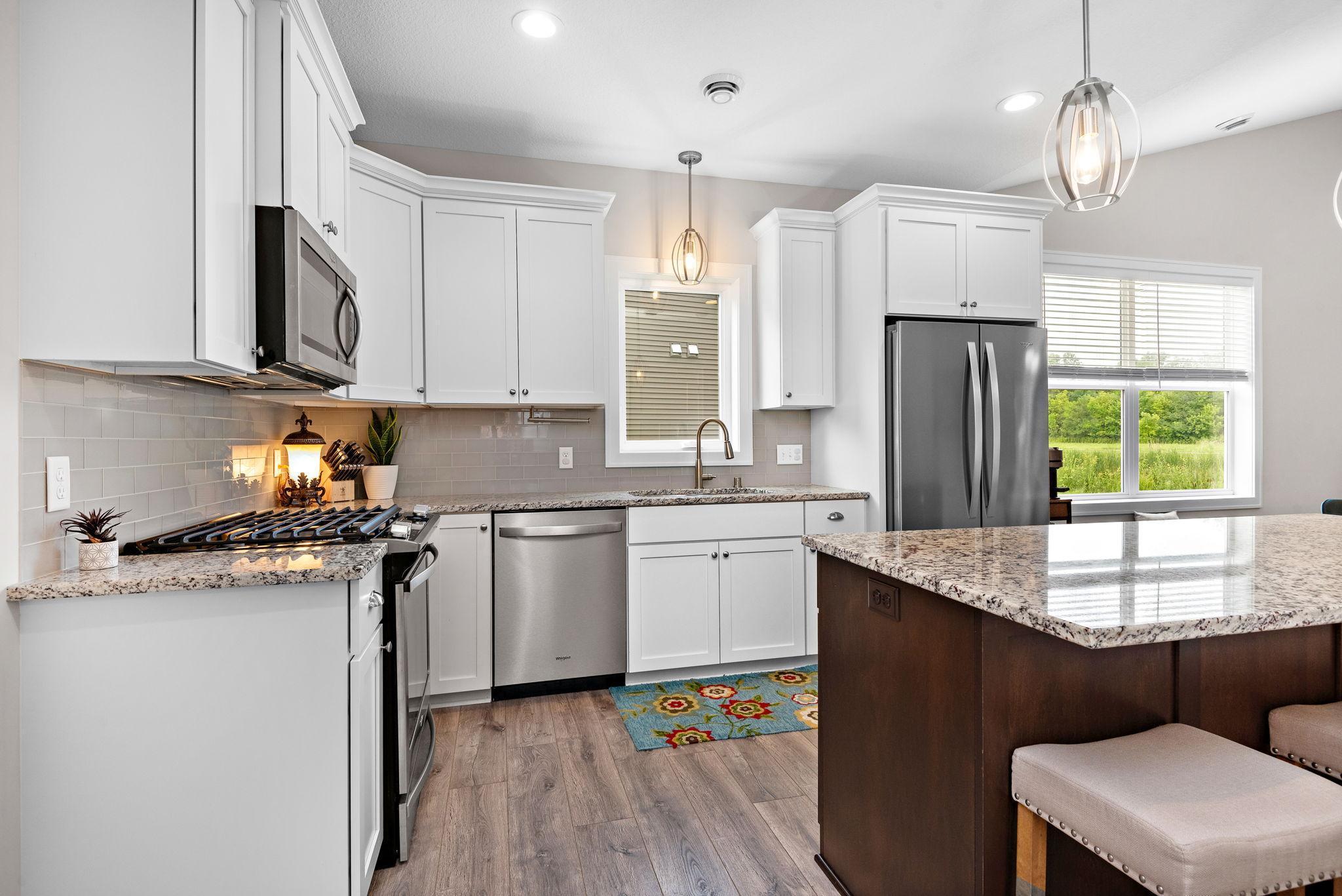 464 Laura Lane SE