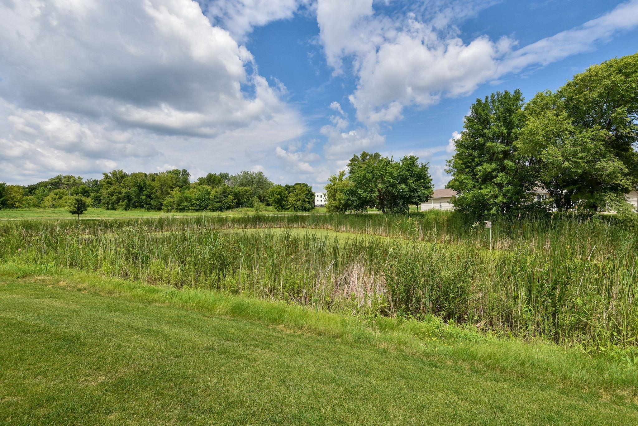 464 Laura Lane SE