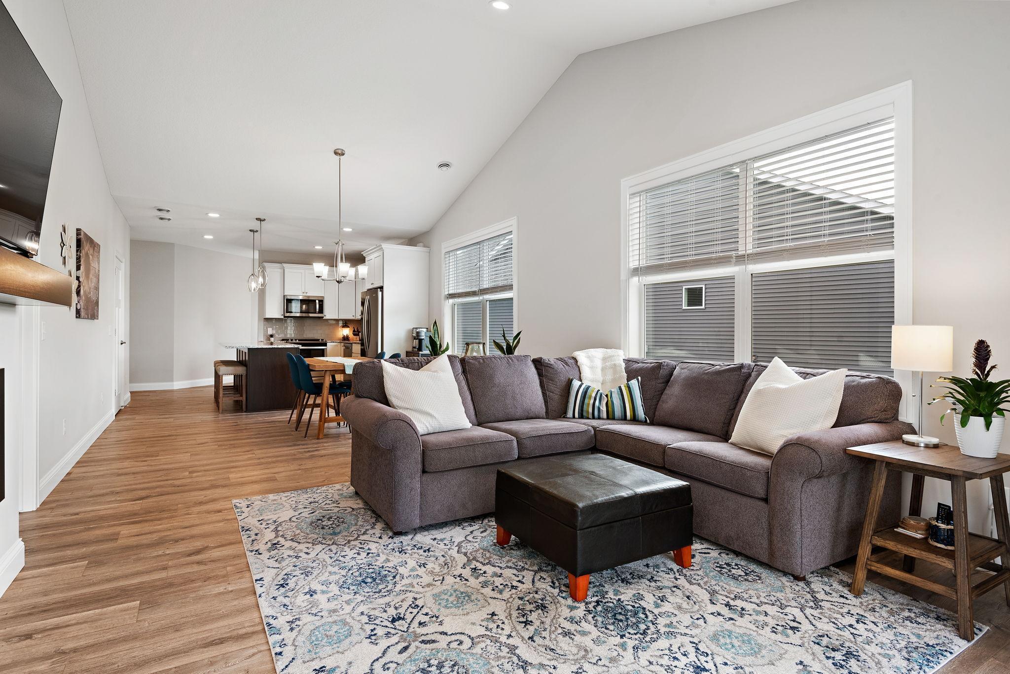 464 Laura Lane SE
