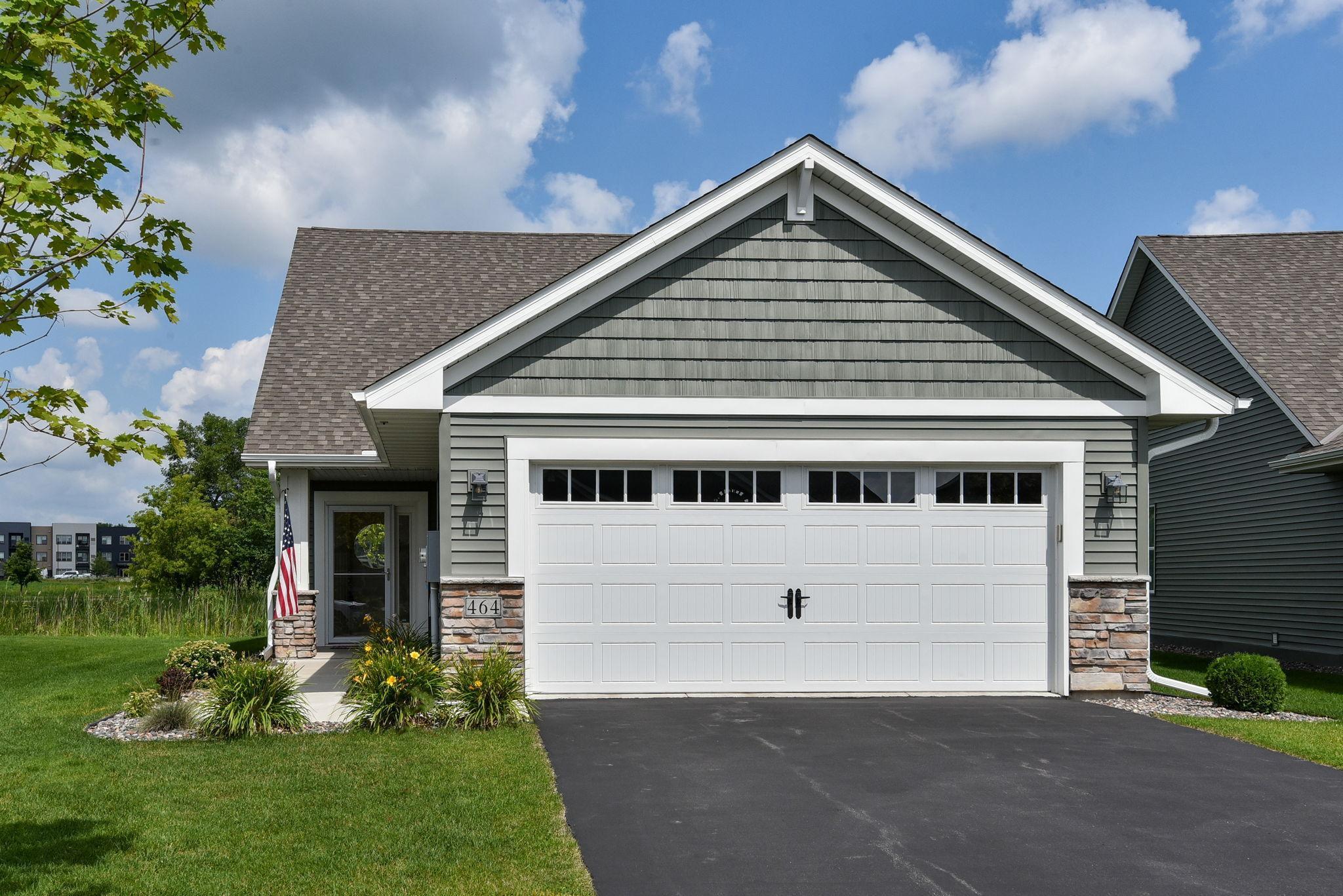 464 Laura Lane SE