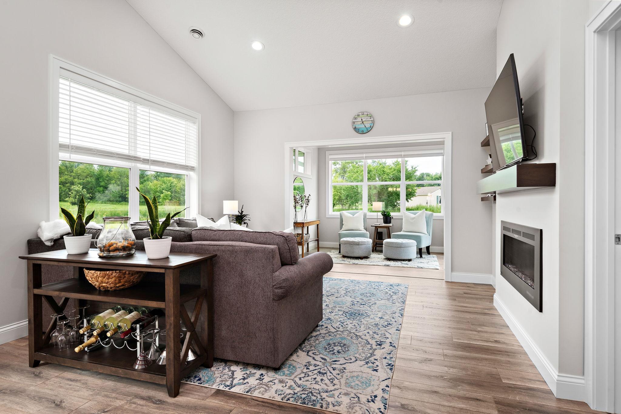 464 Laura Lane SE
