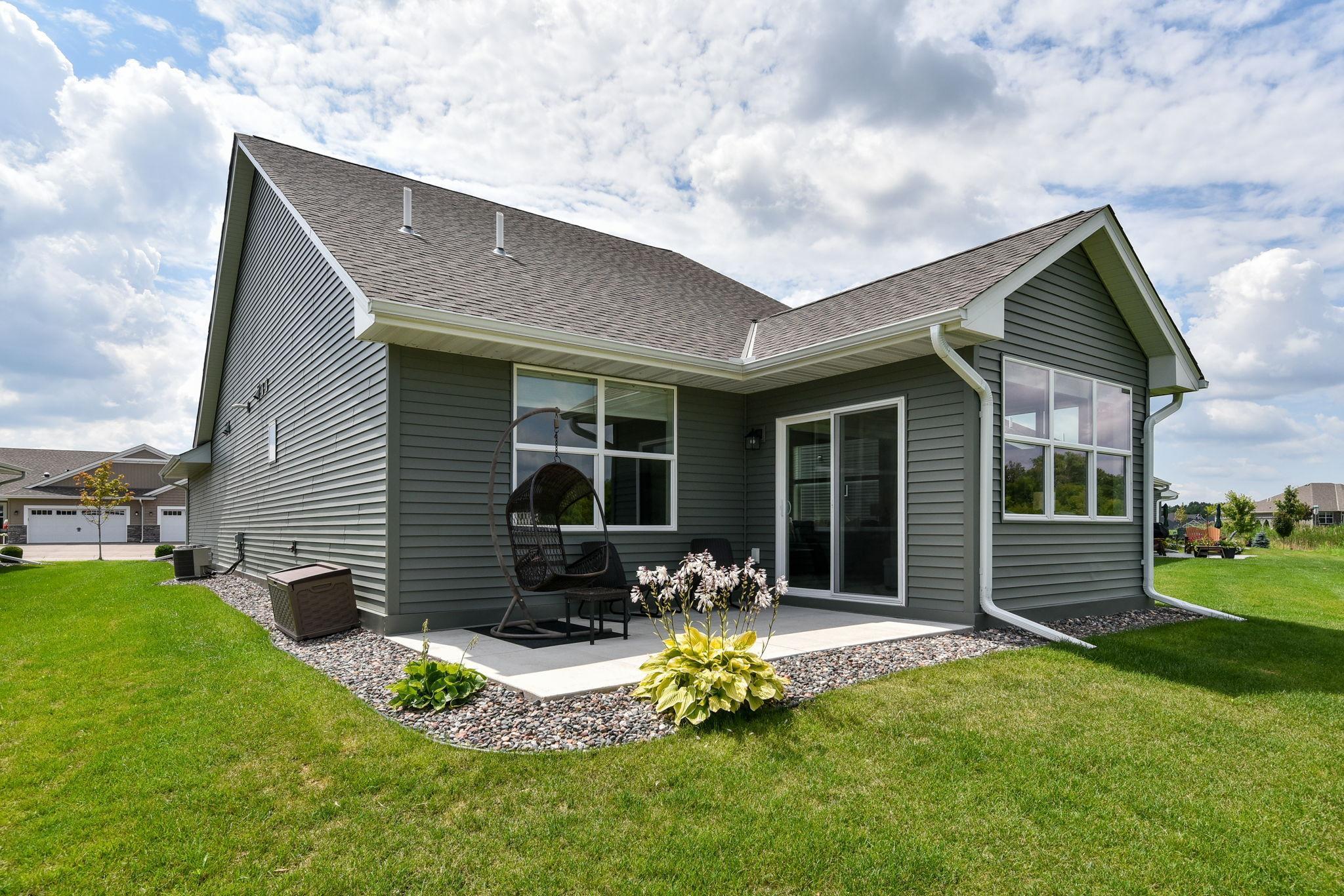 464 Laura Lane SE