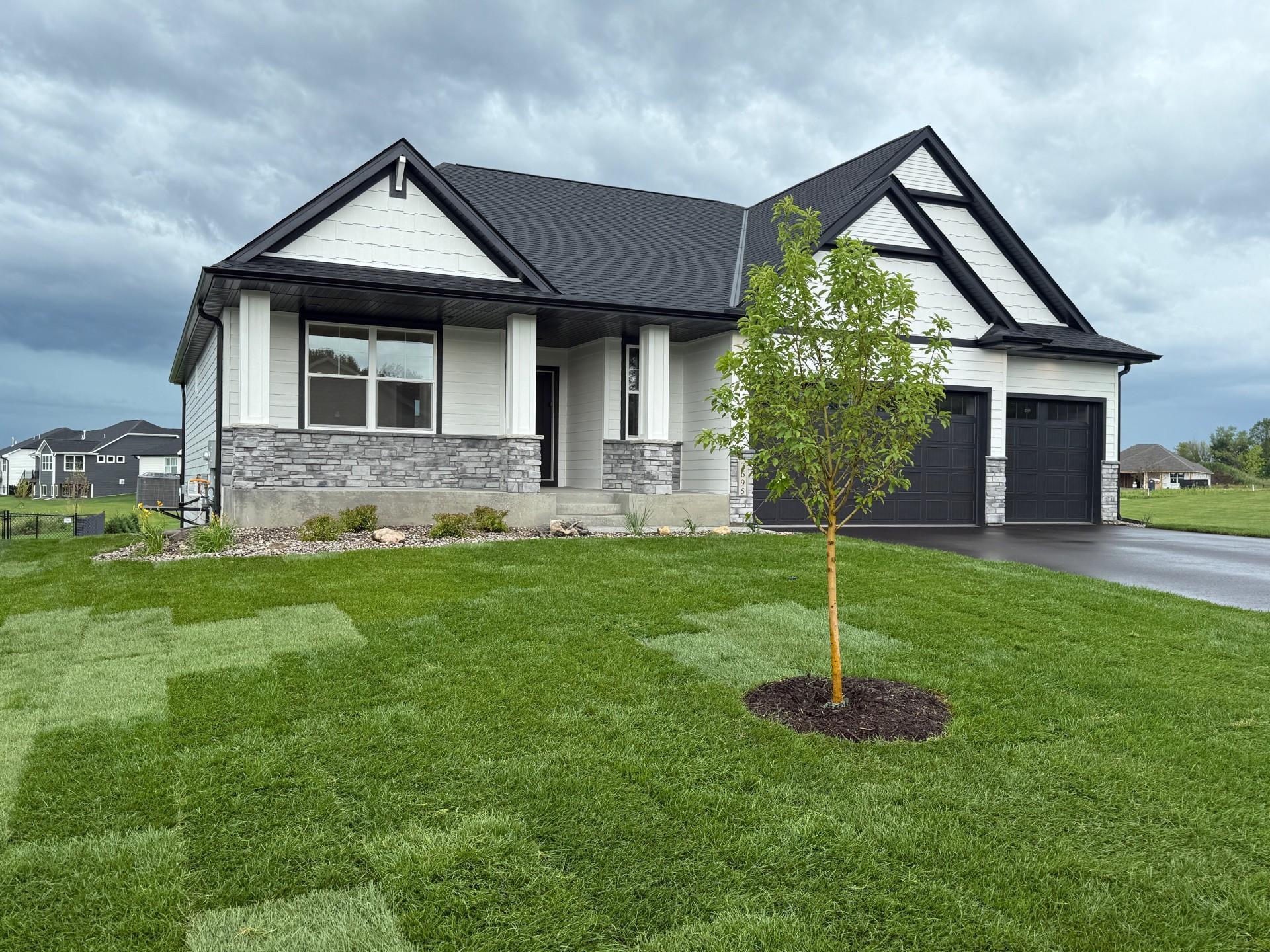 7635 Ochoa Avenue NE