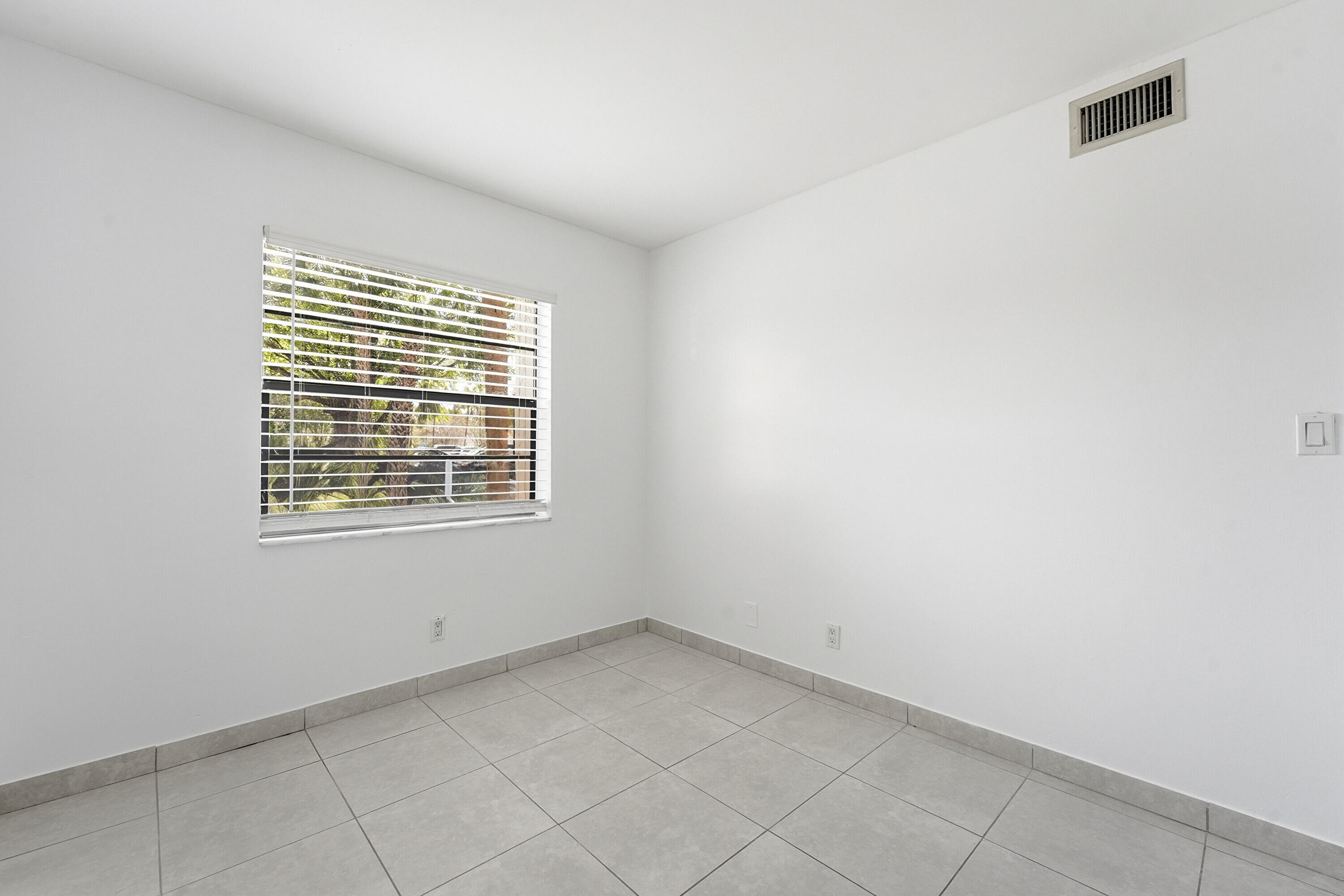 2671 Riverside Drive 1