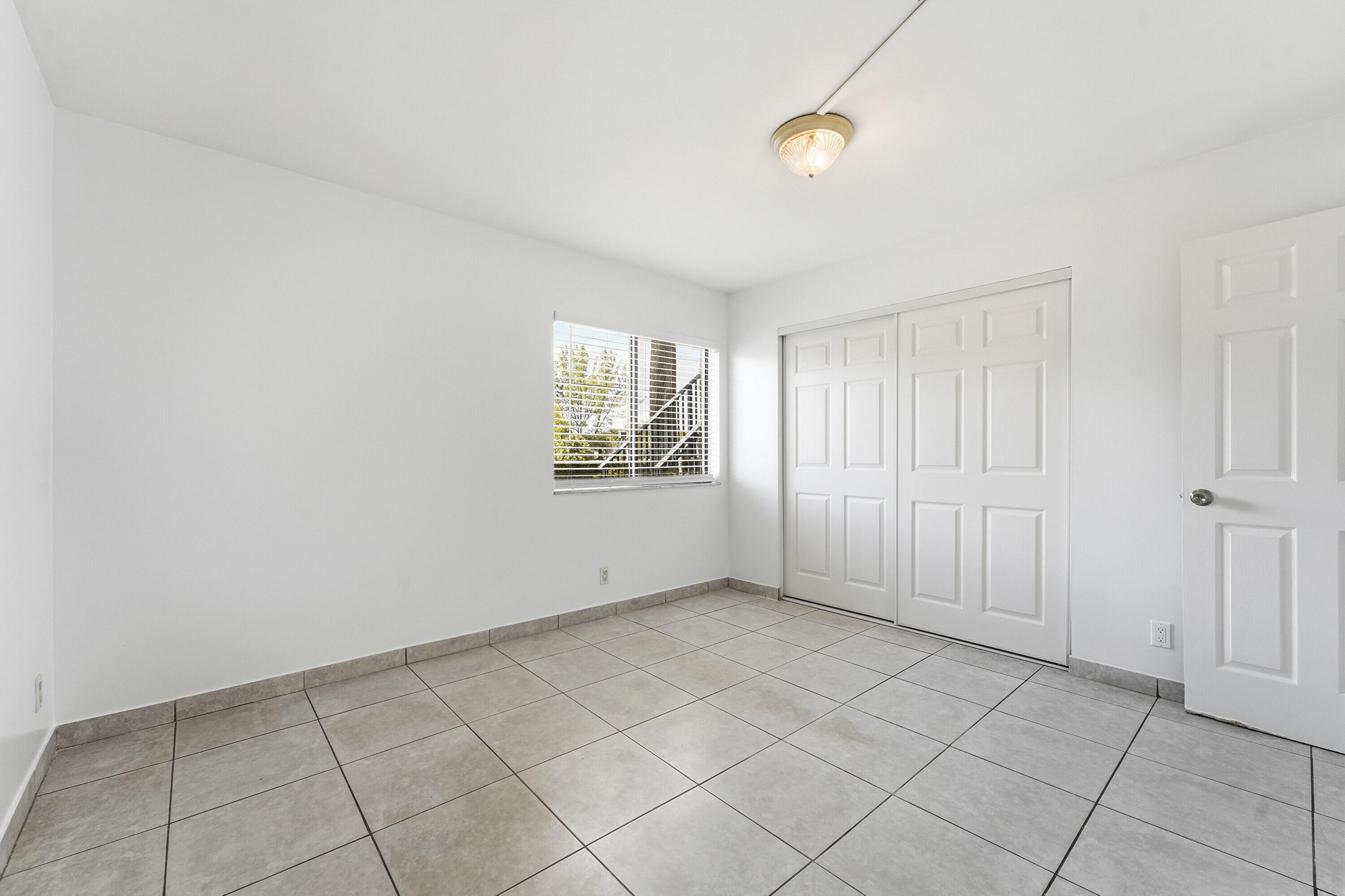 2671 Riverside Drive 1