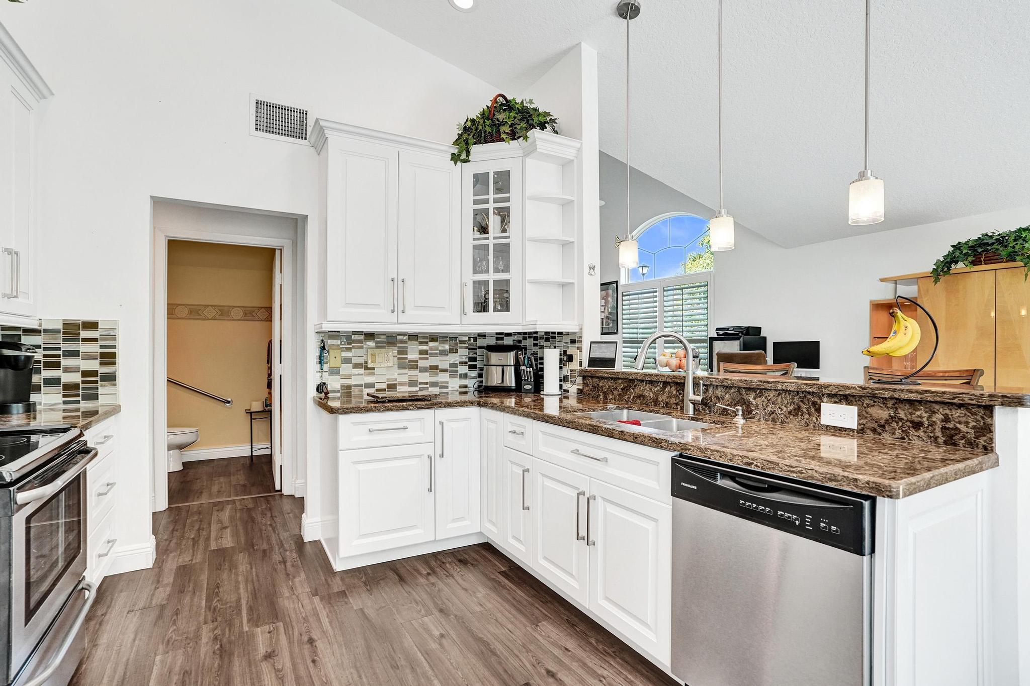 6842 Dogwood Lane