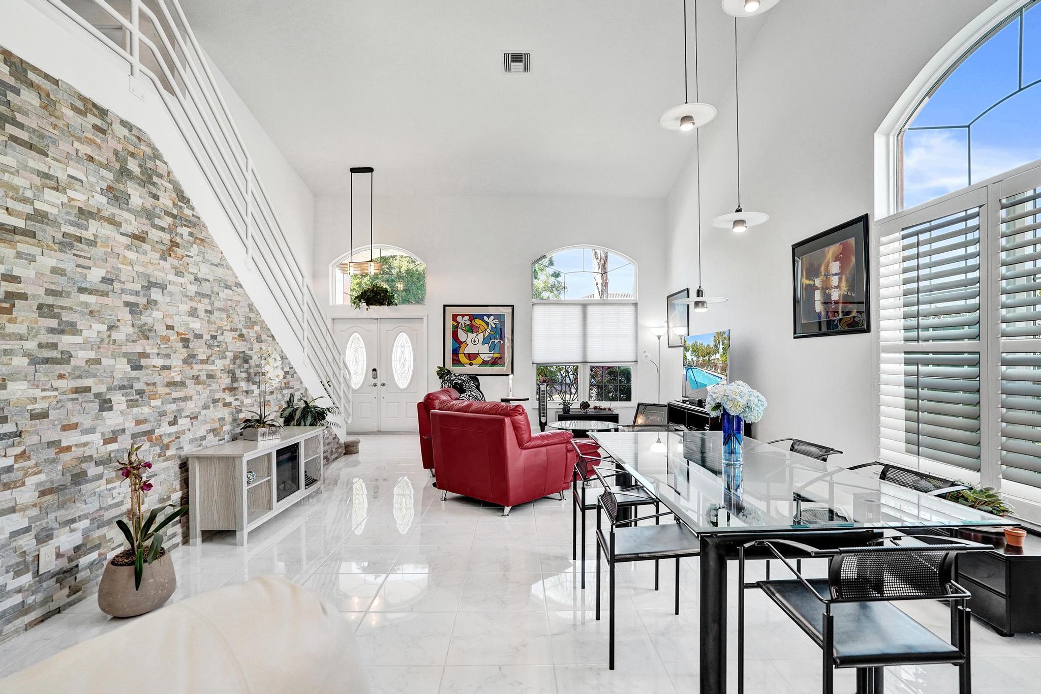 6842 Dogwood Lane
