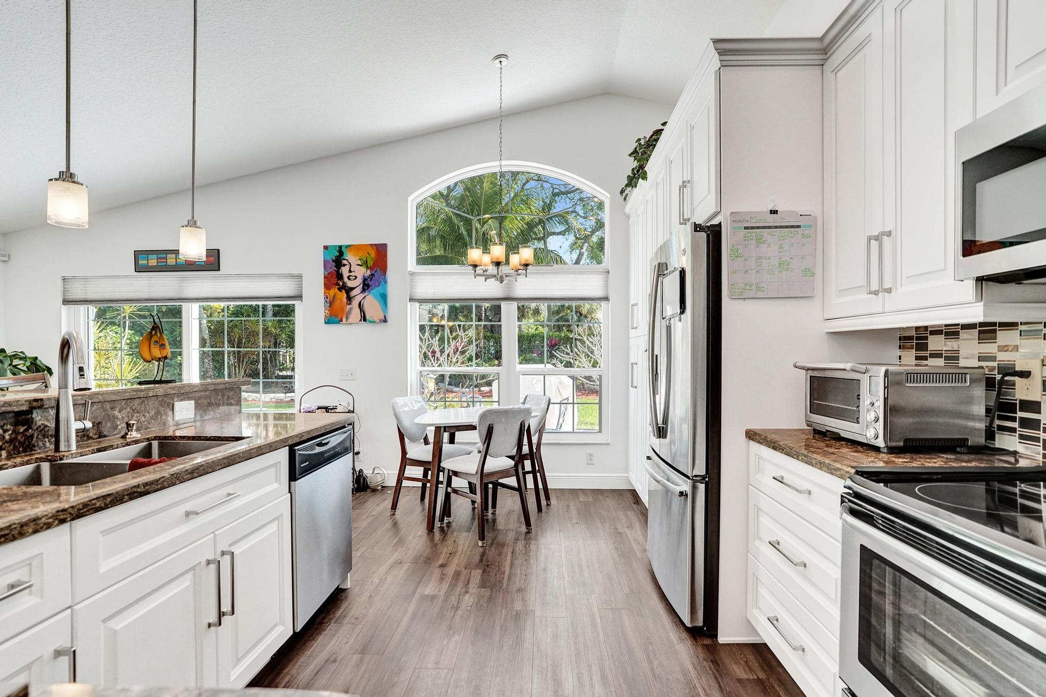 6842 Dogwood Lane