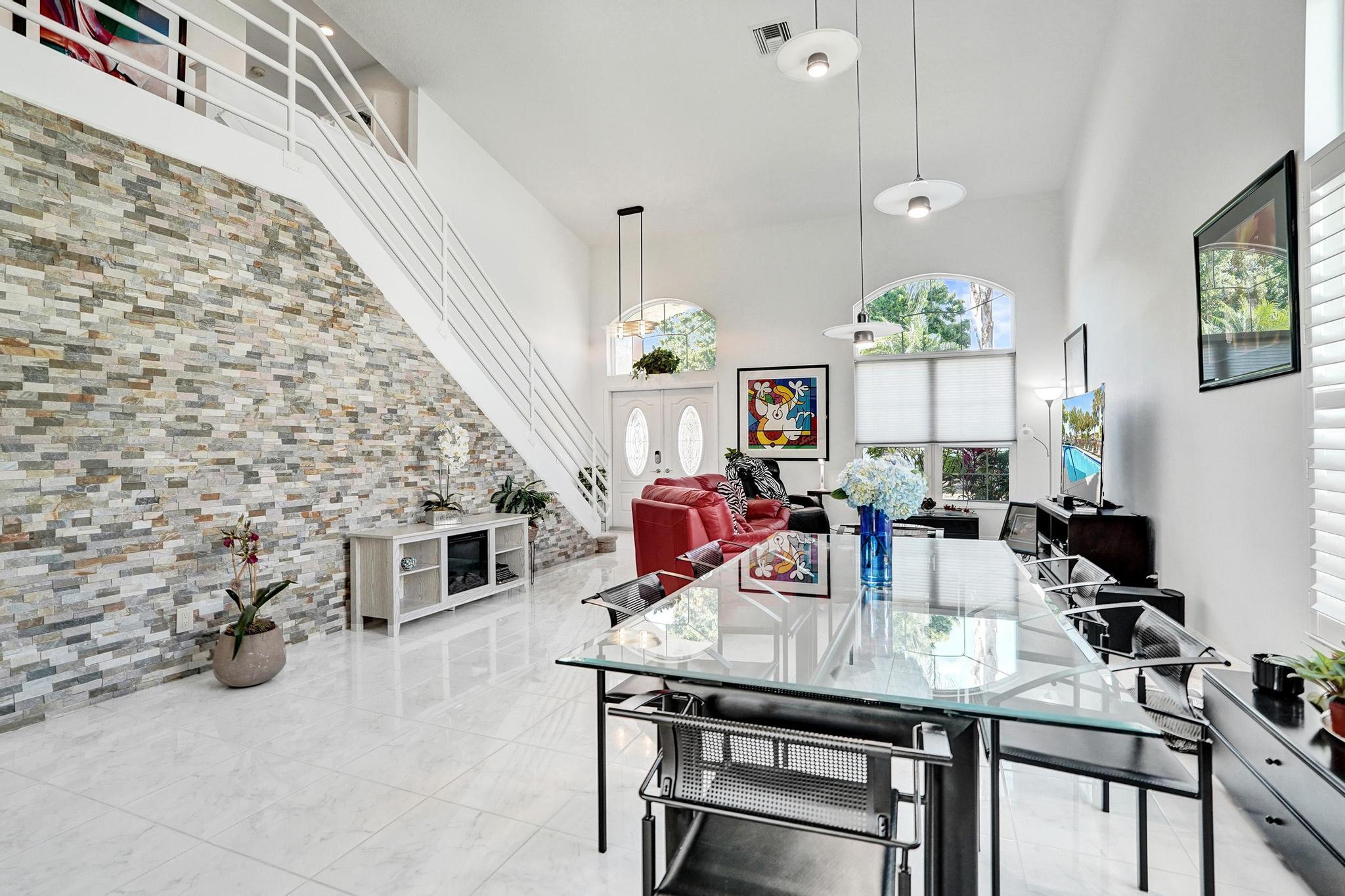 6842 Dogwood Lane