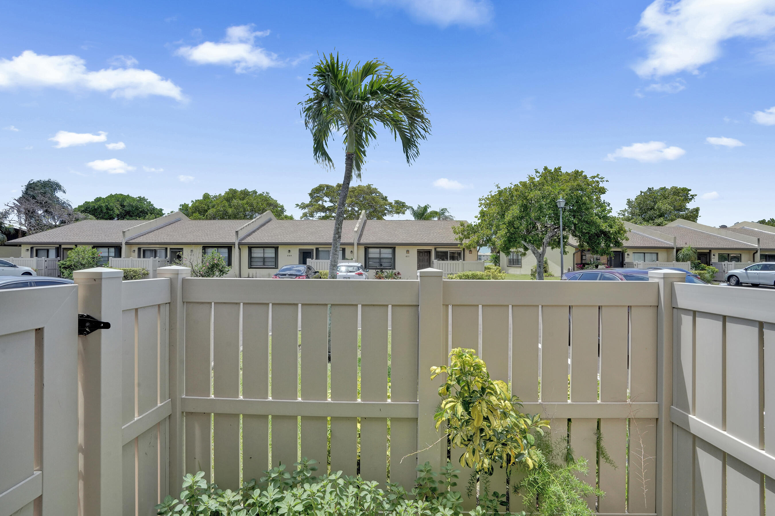 617 Banks Road 617