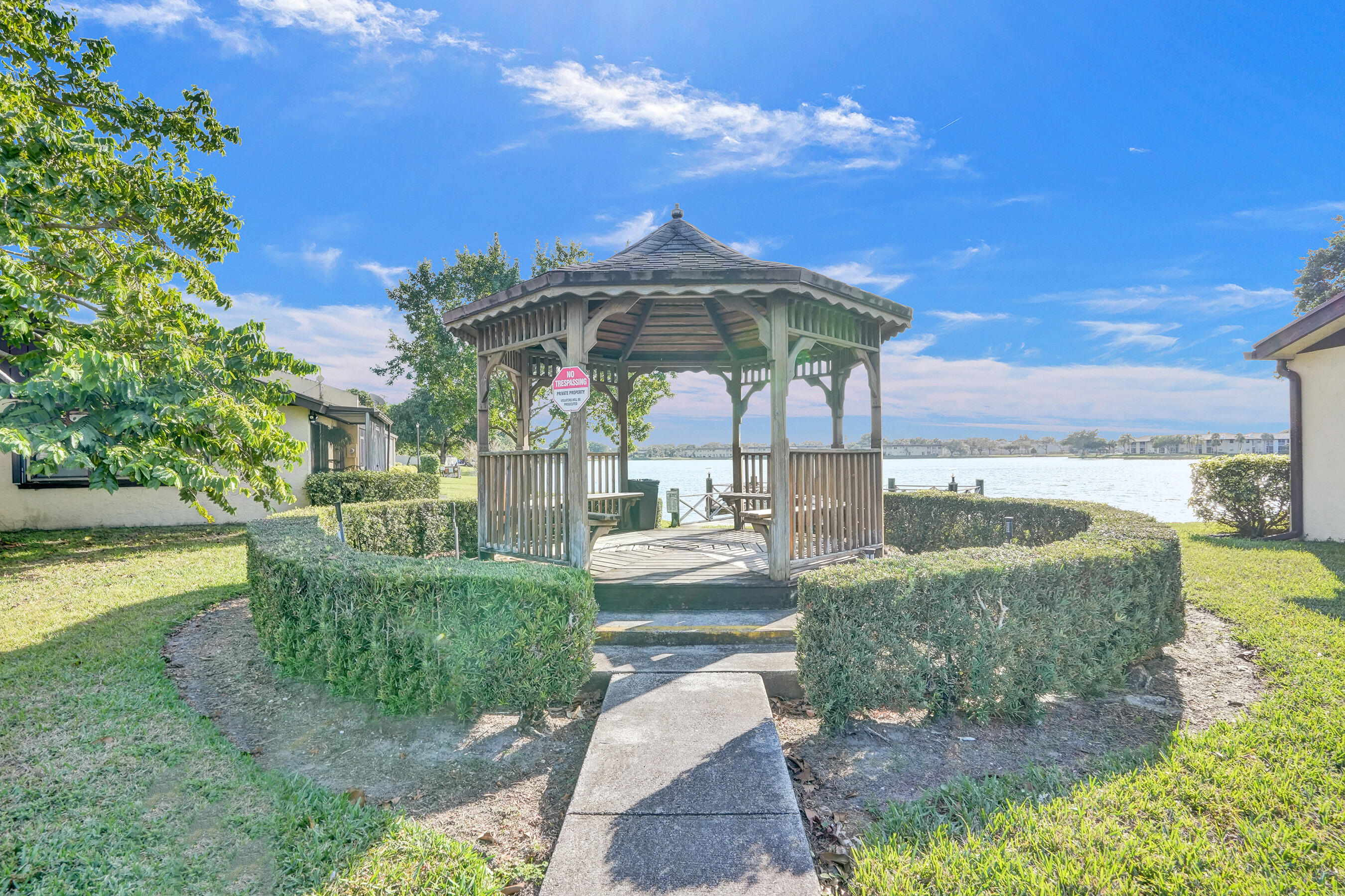 617 Banks Road 617