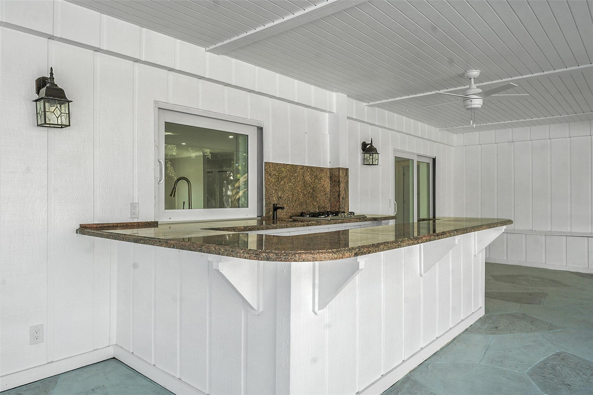 1190 Dolphin Road