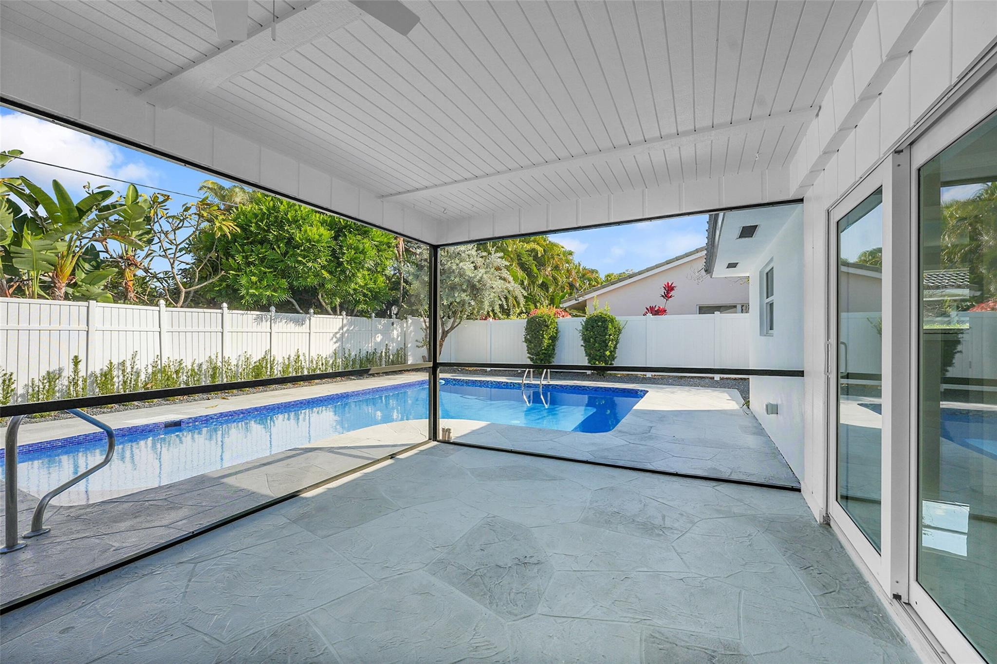 1190 Dolphin Road