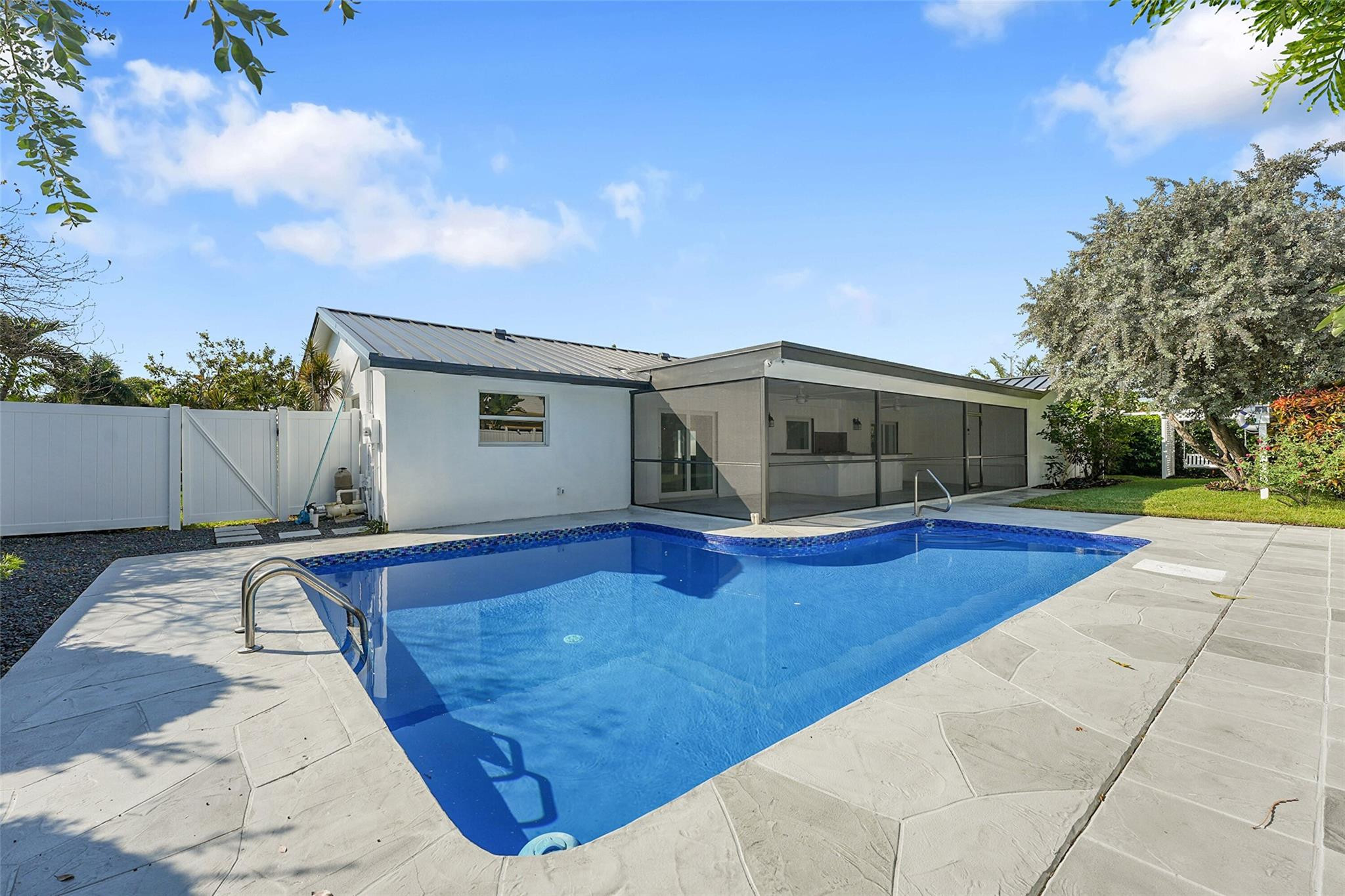 1190 Dolphin Road